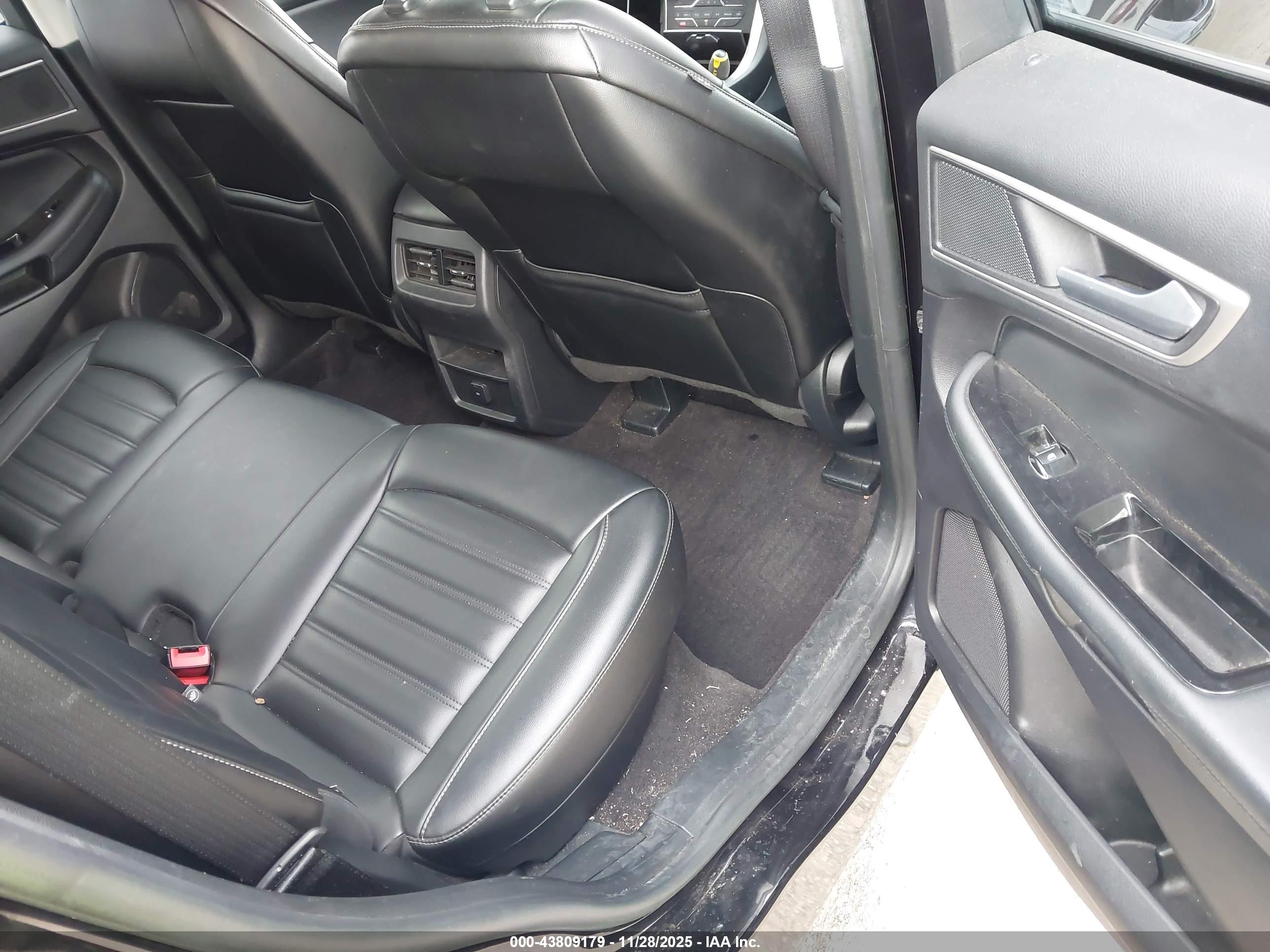 FORD EDGE image 8