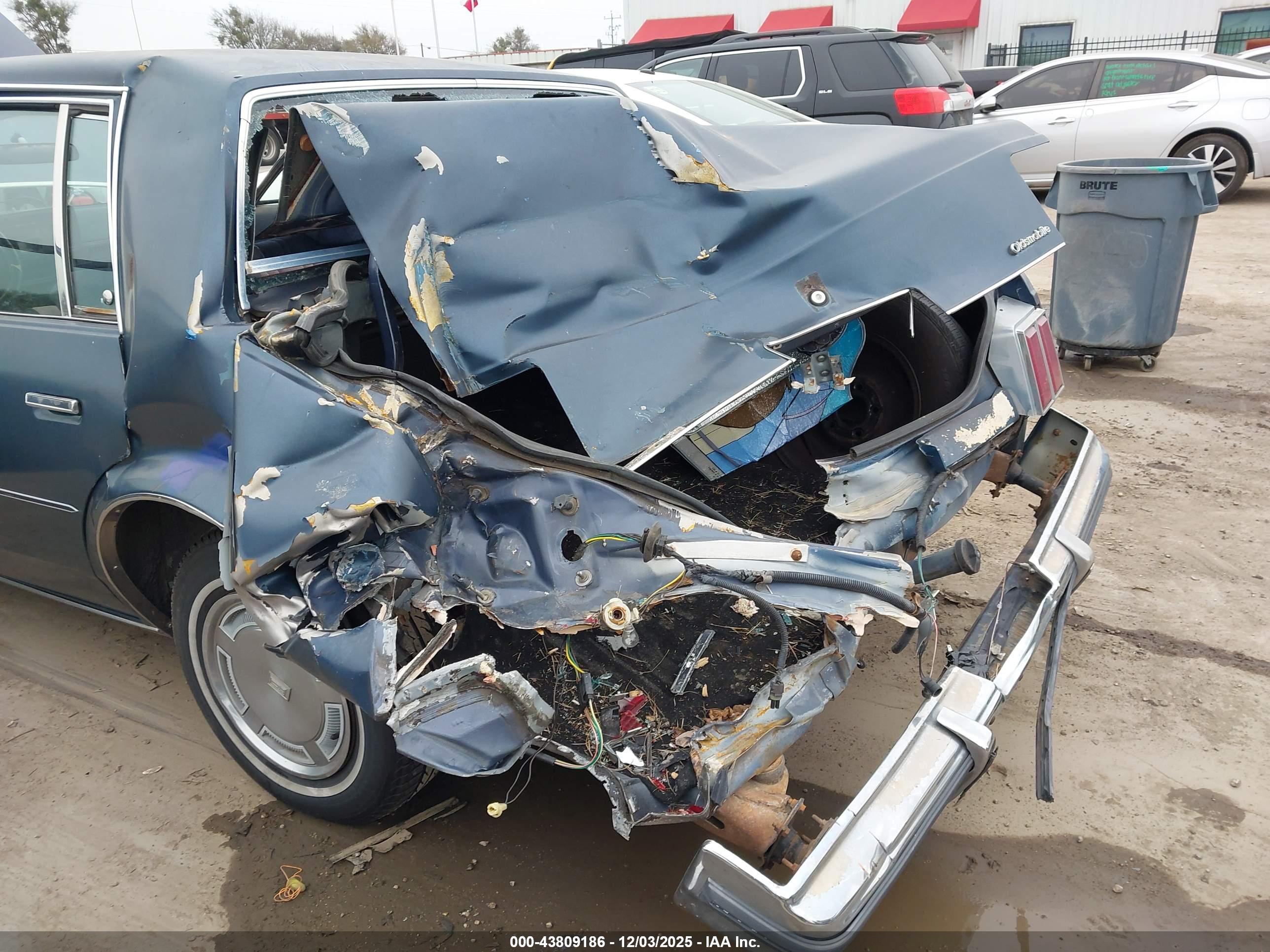OLDSMOBILE CUTLASS image 6