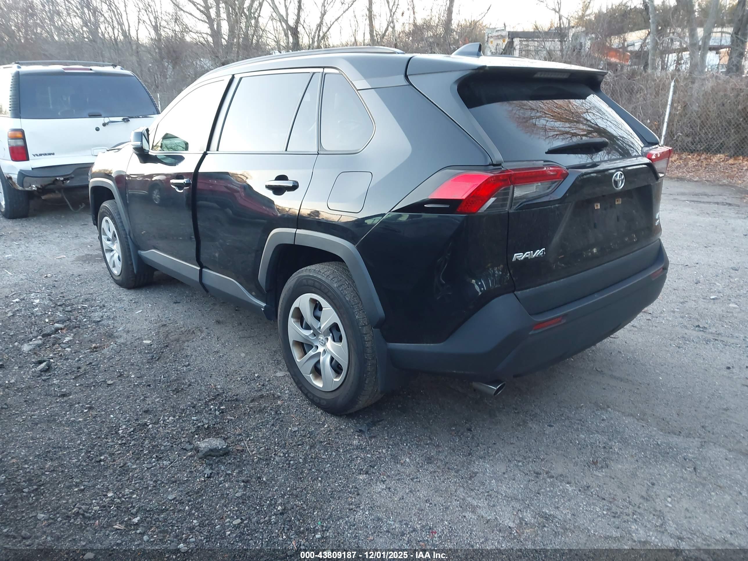 TOYOTA RAV4 image 3