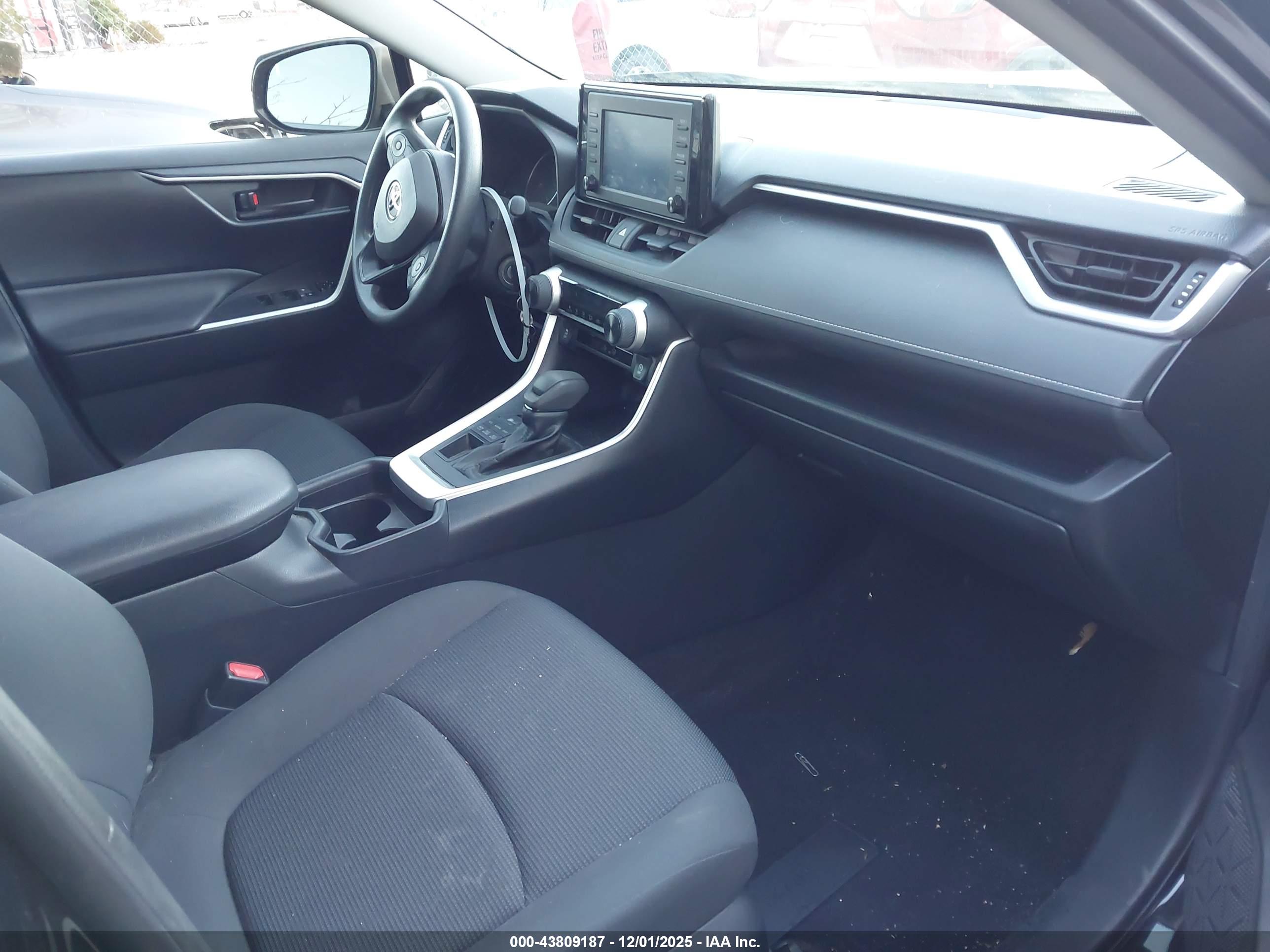 TOYOTA RAV4 image 5