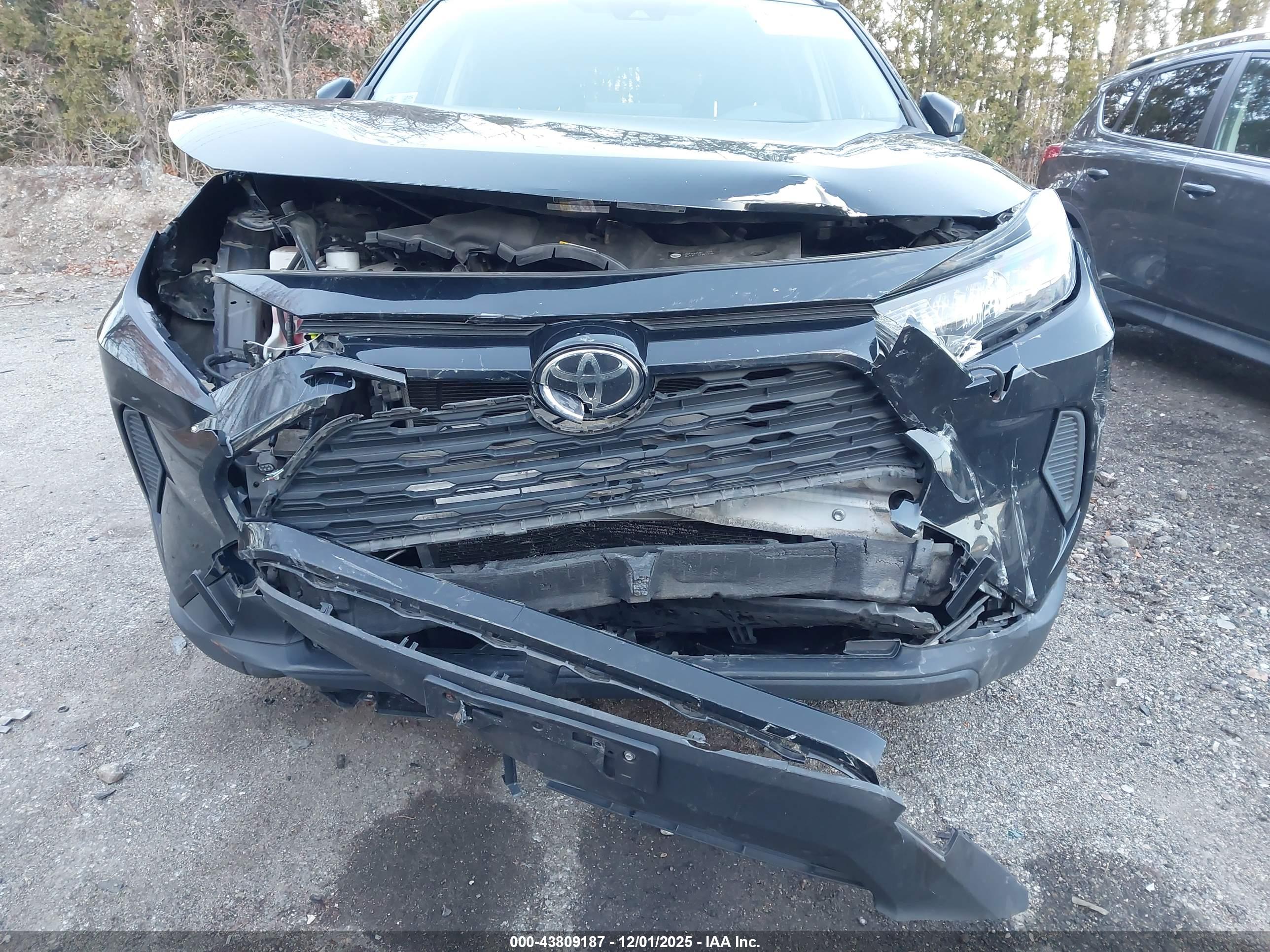TOYOTA RAV4 image 6