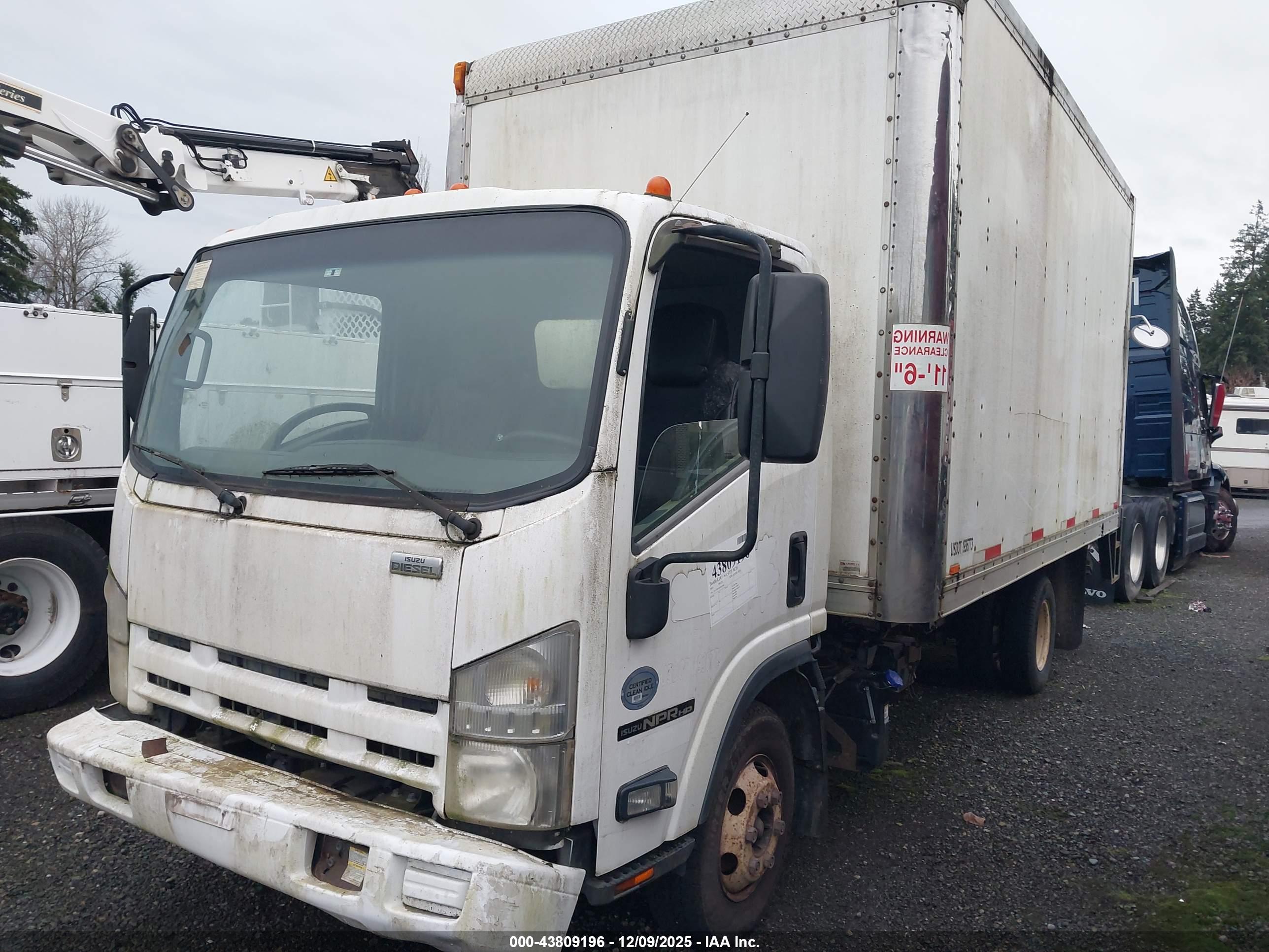 ISUZU NPR image 2