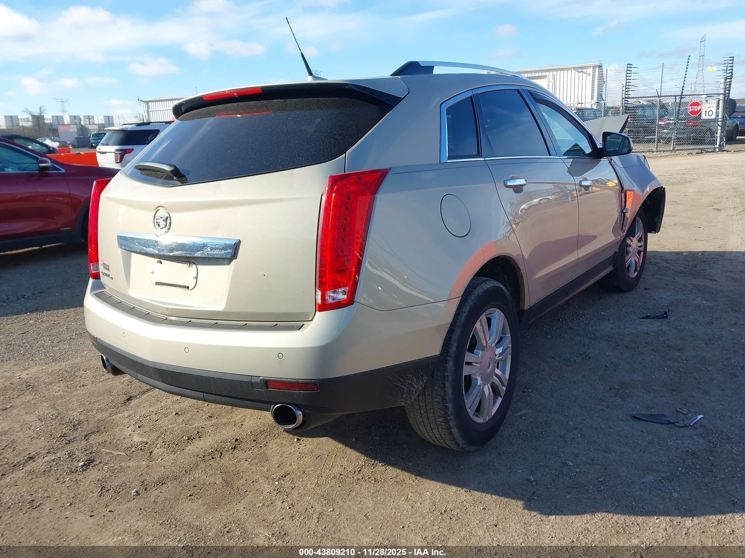 CADILLAC SRX image 4