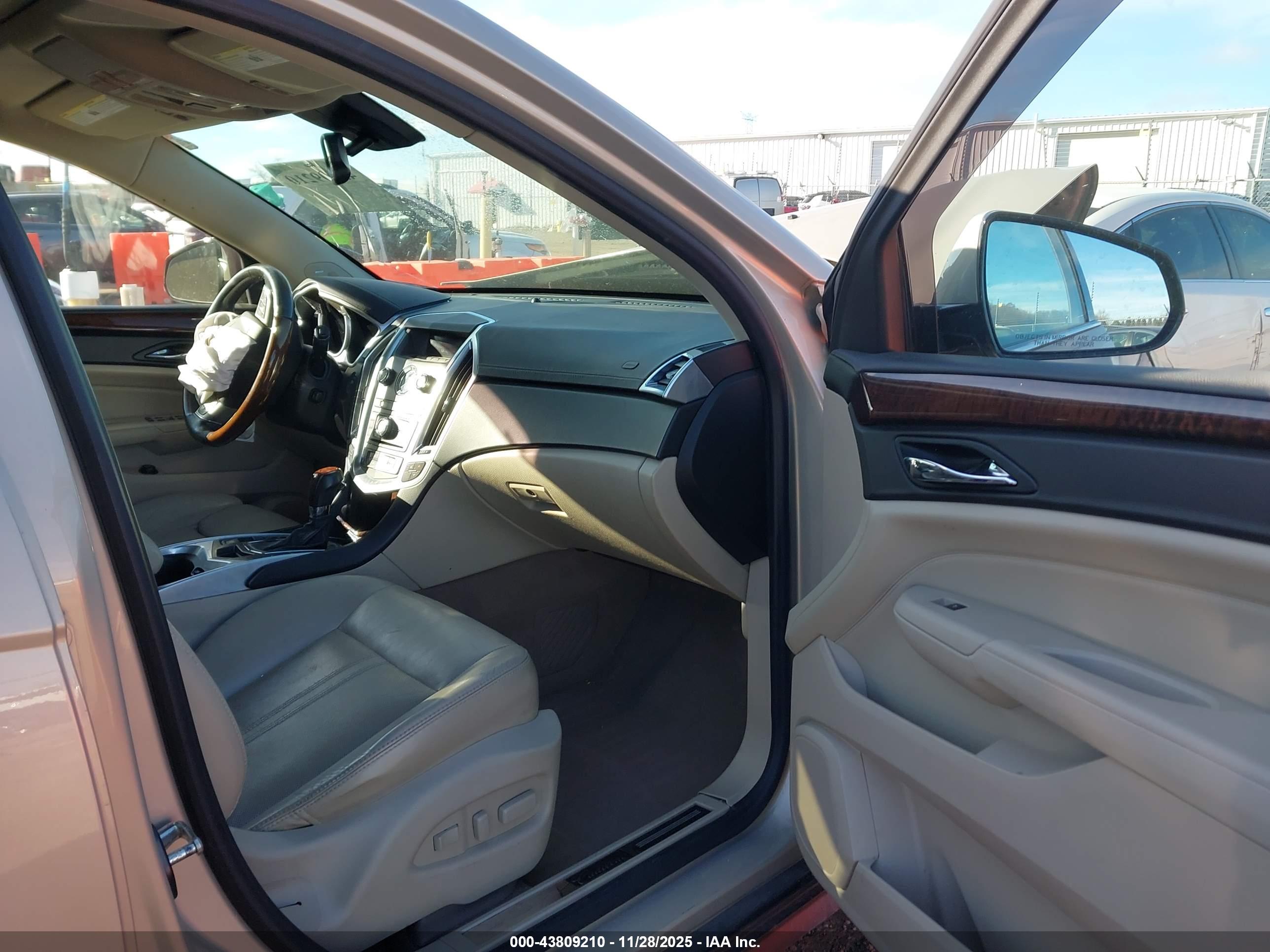 CADILLAC SRX image 5
