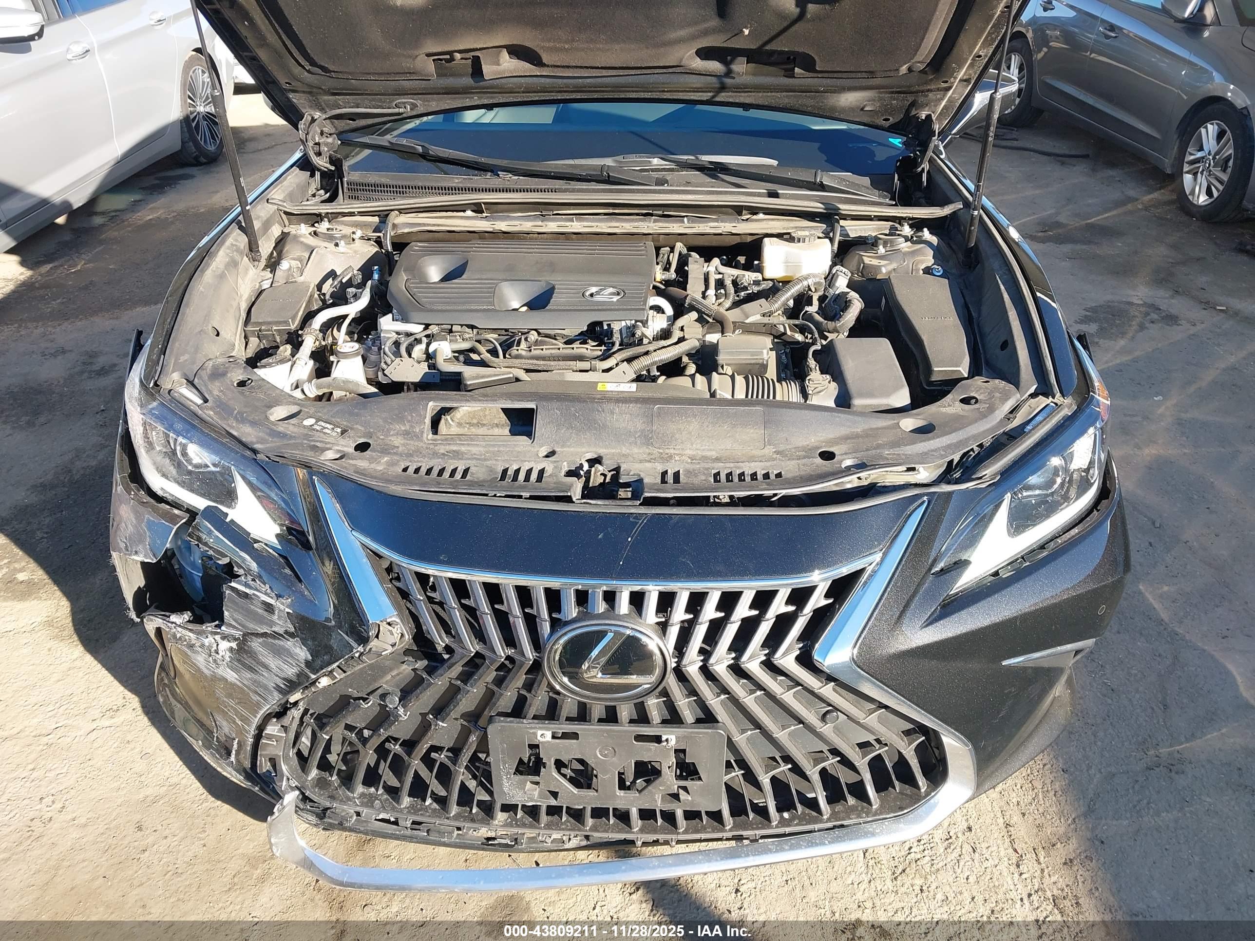 LEXUS ES image 10