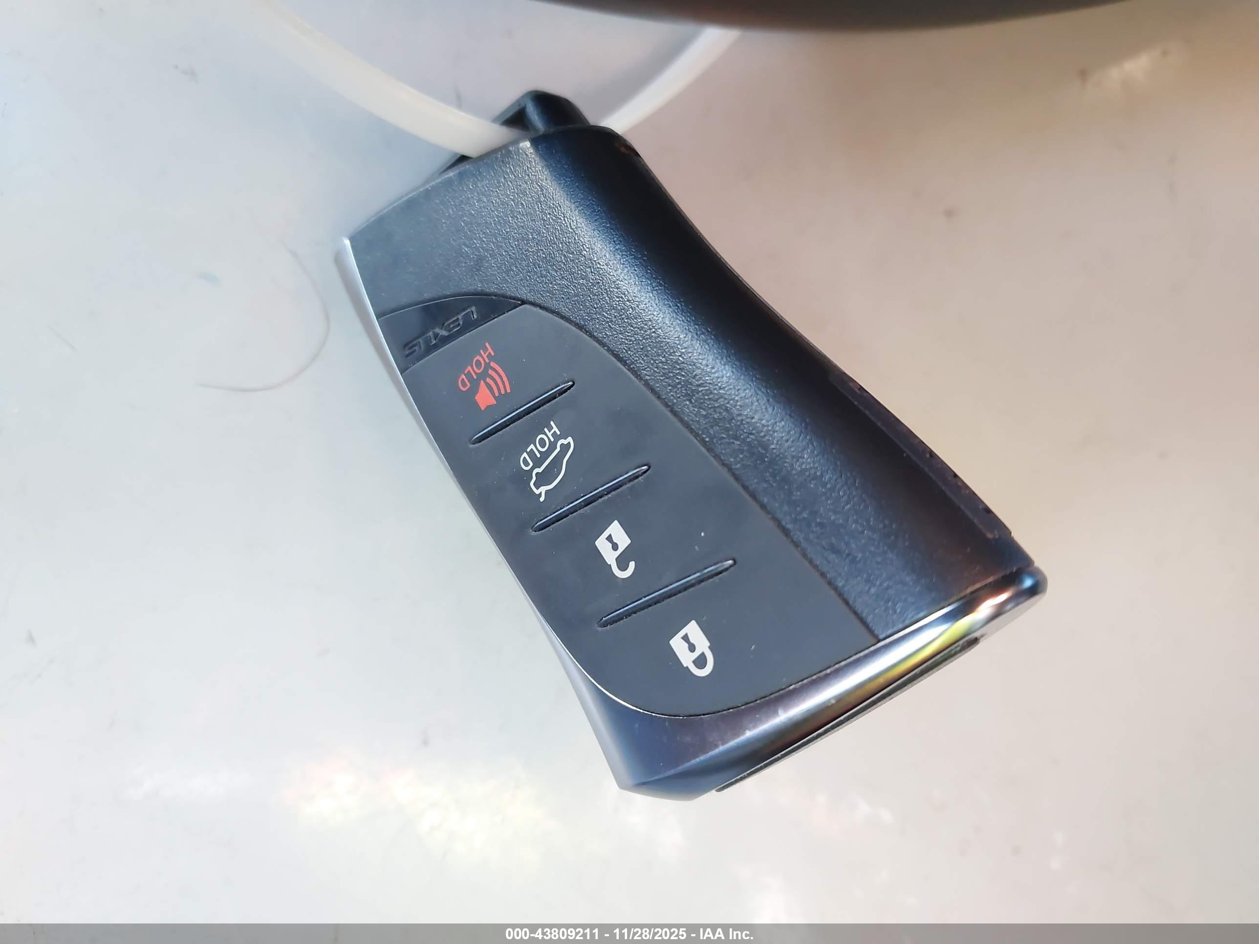 LEXUS ES image 11