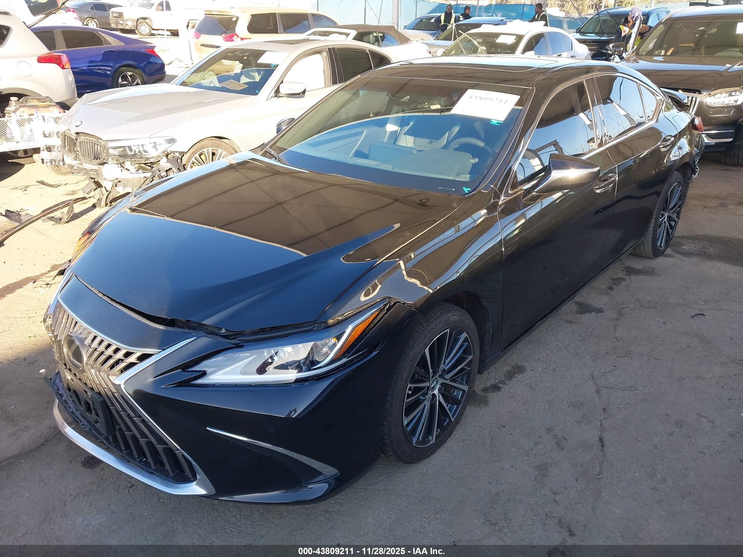 LEXUS ES image 2