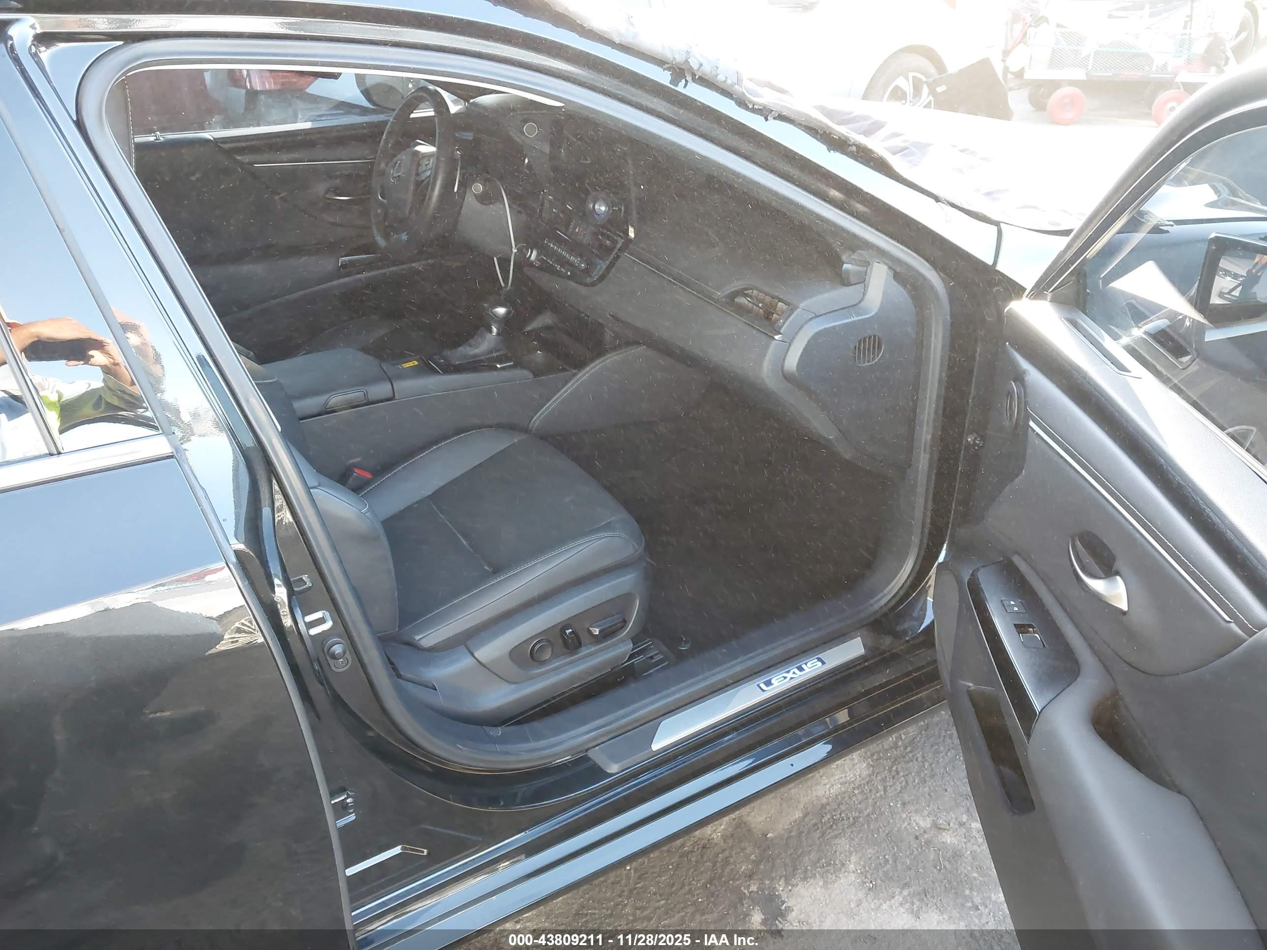 LEXUS ES image 5