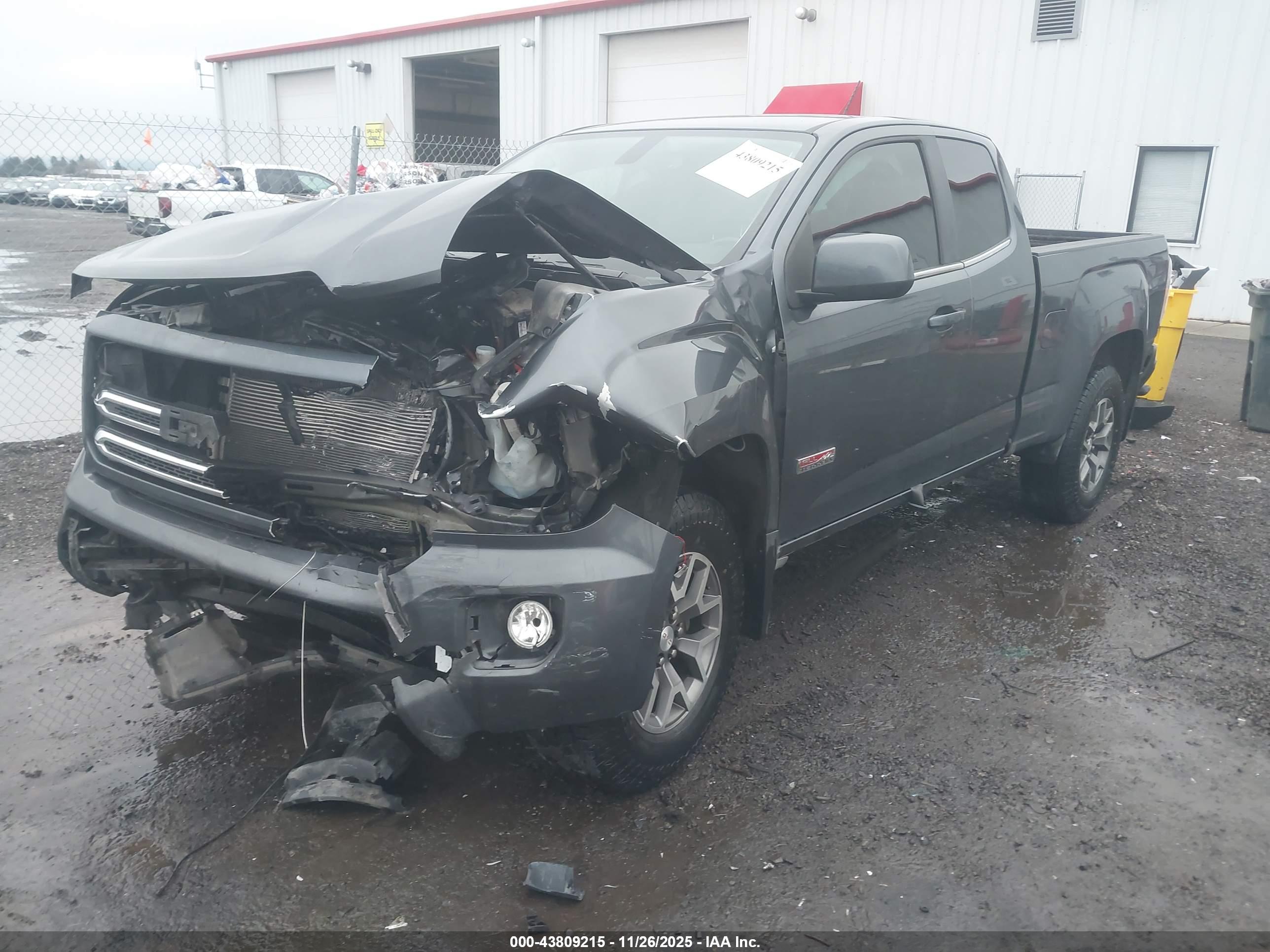 GMC CANYON image 2