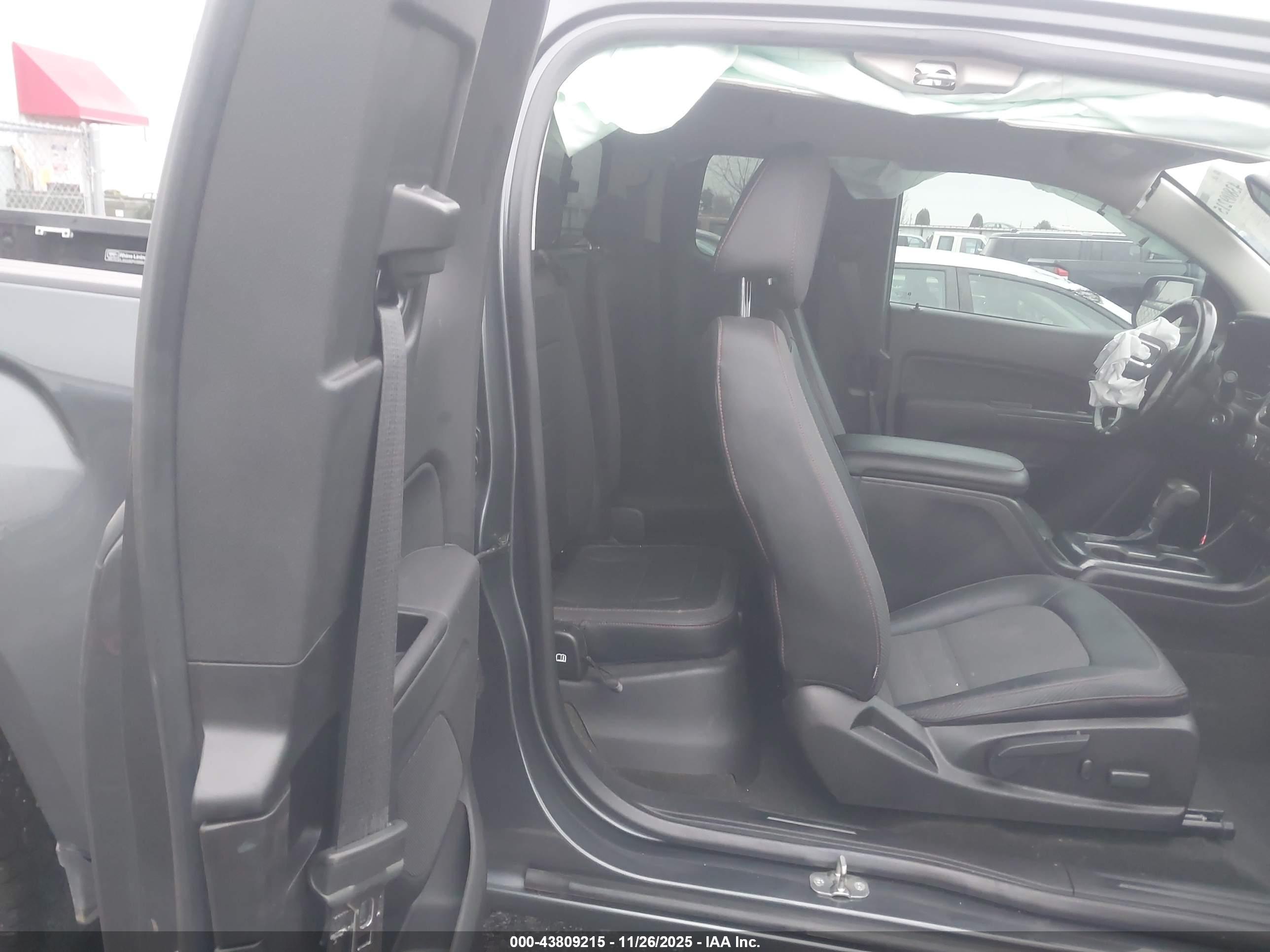 GMC CANYON image 8