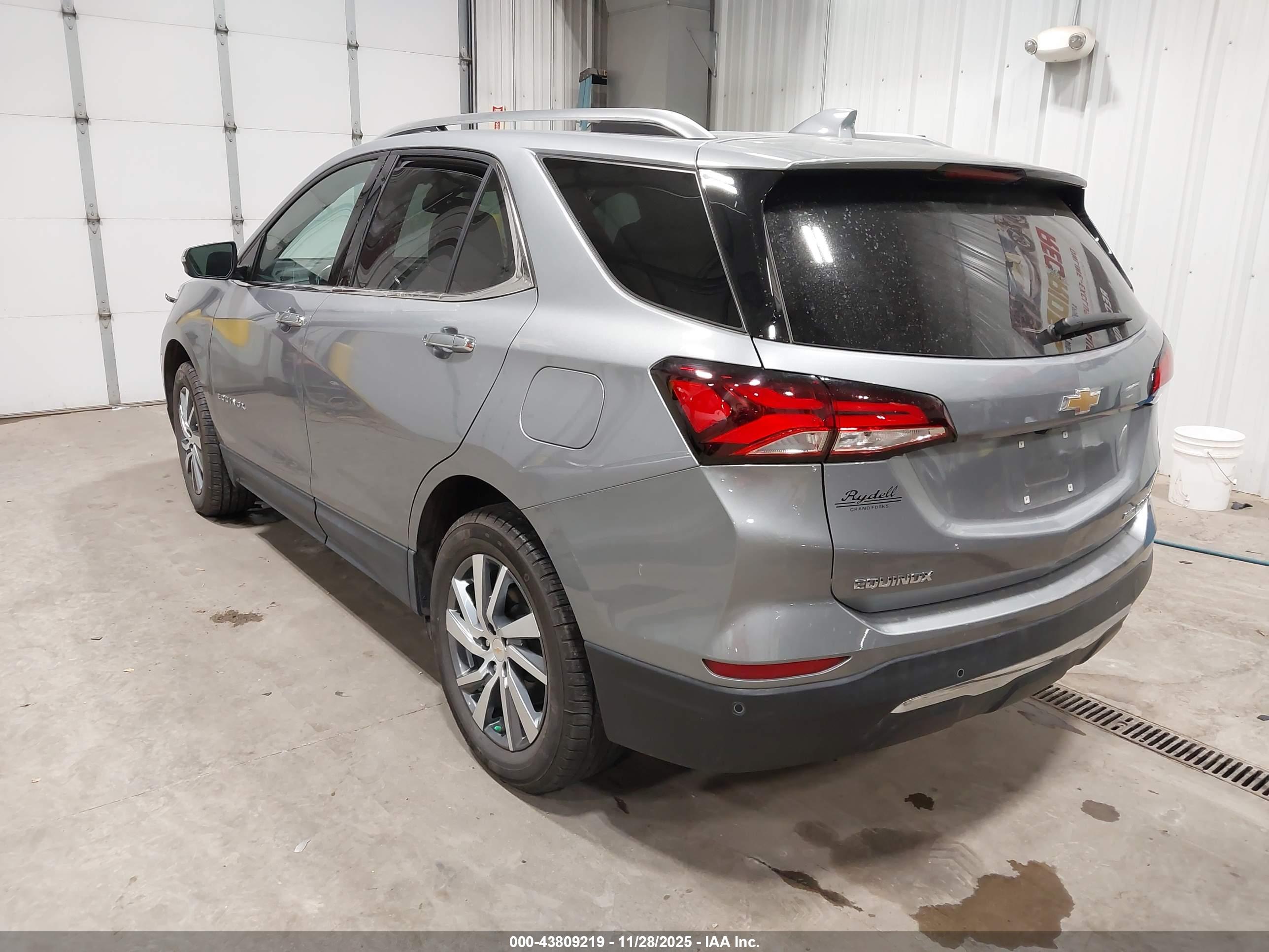 CHEVROLET EQUINOX image 3