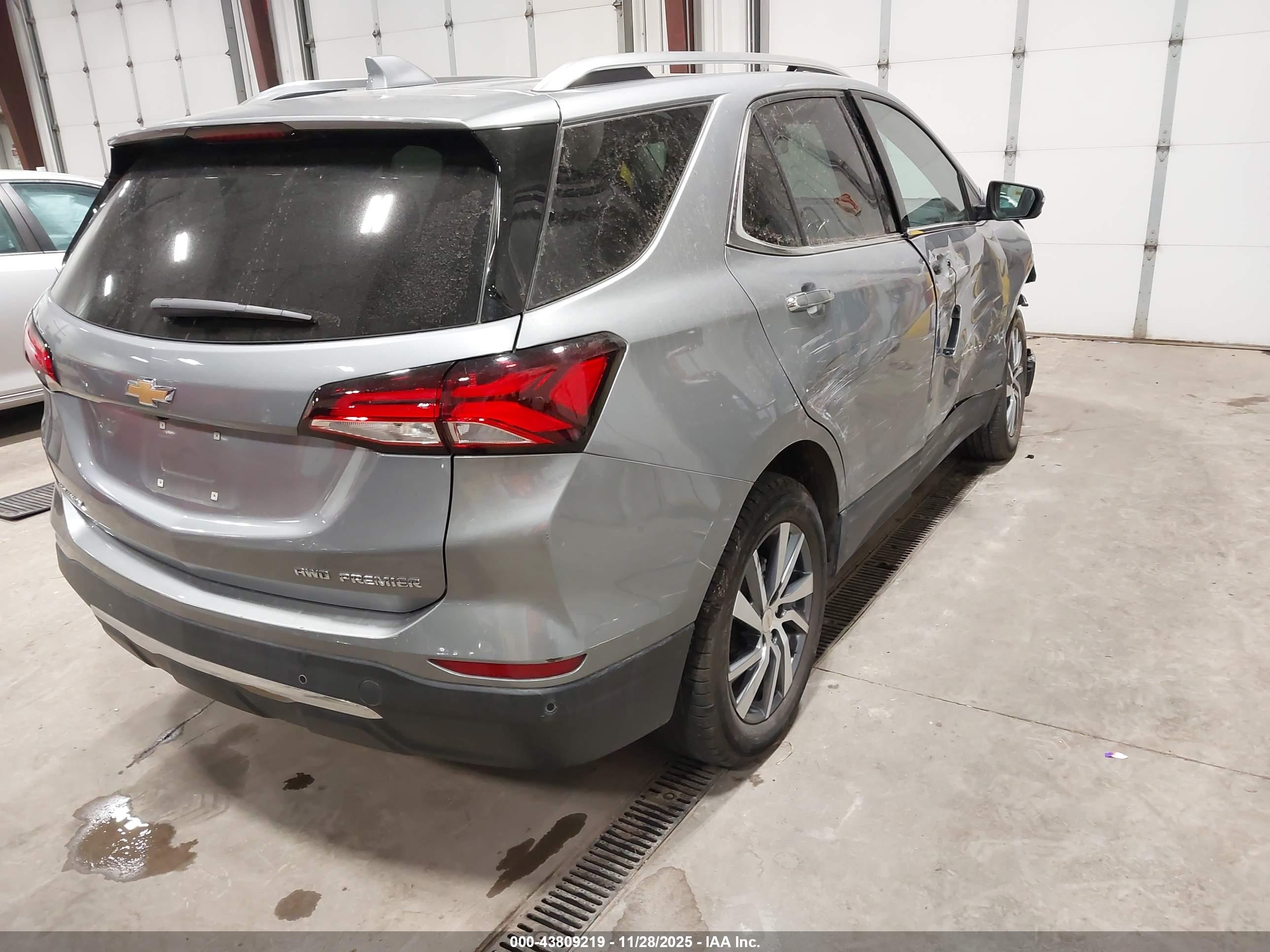 CHEVROLET EQUINOX image 4