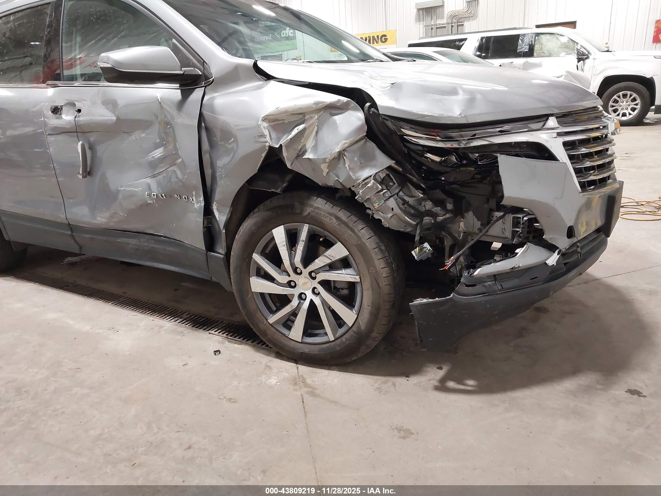 CHEVROLET EQUINOX image 6