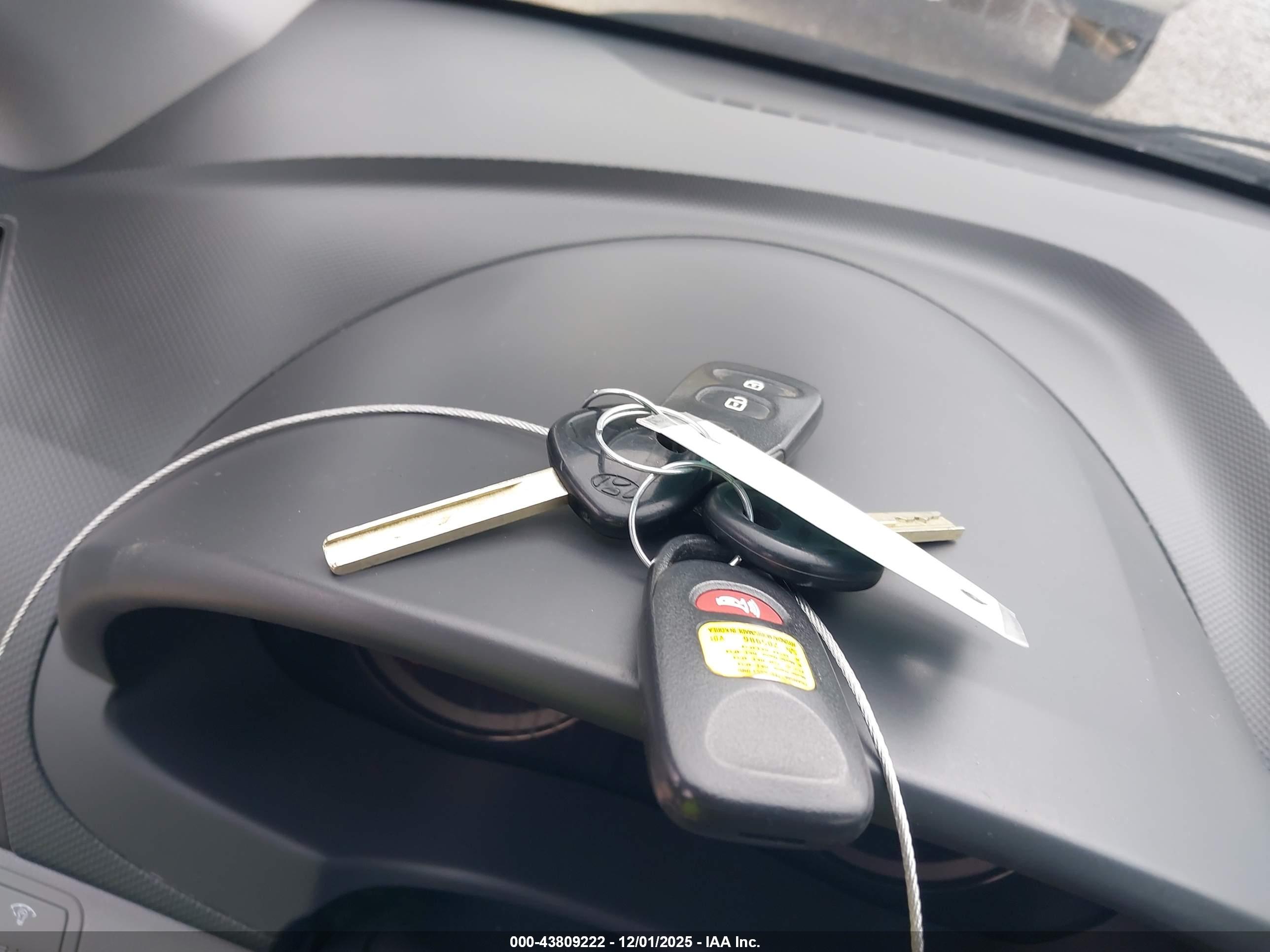 HYUNDAI ACCENT image 11