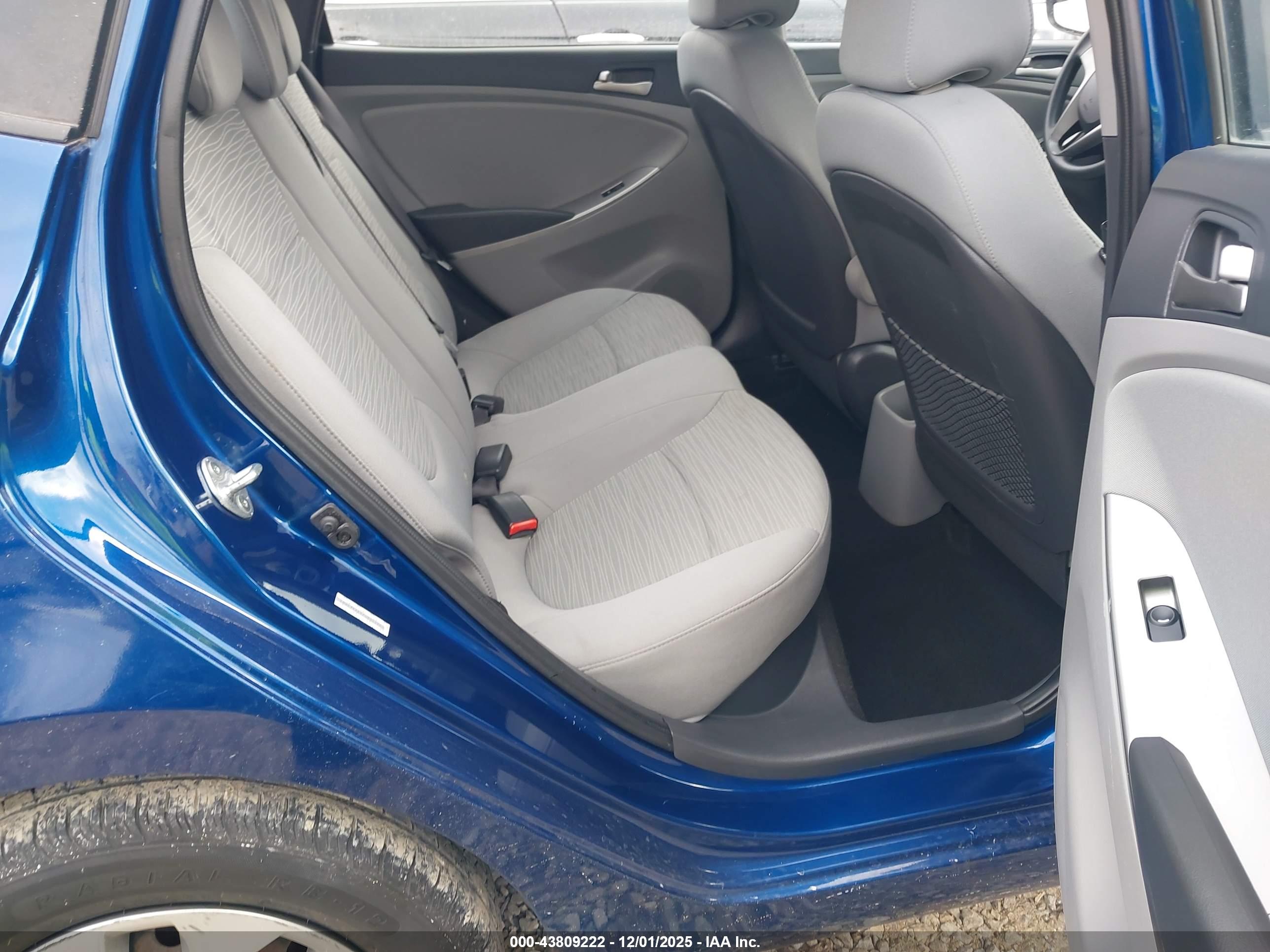 HYUNDAI ACCENT image 8
