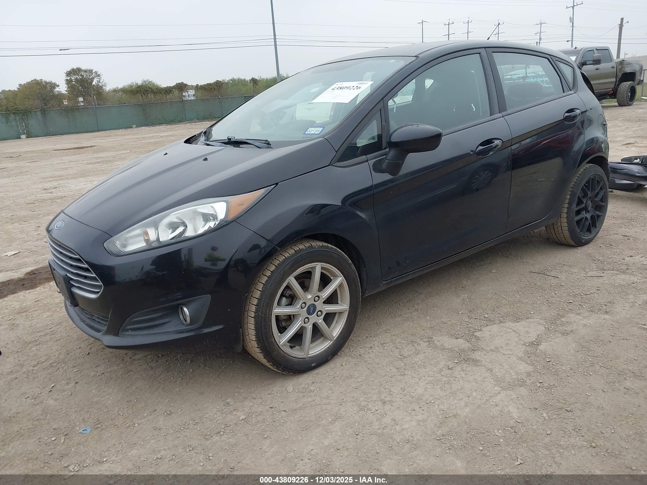 FORD FIESTA image 2