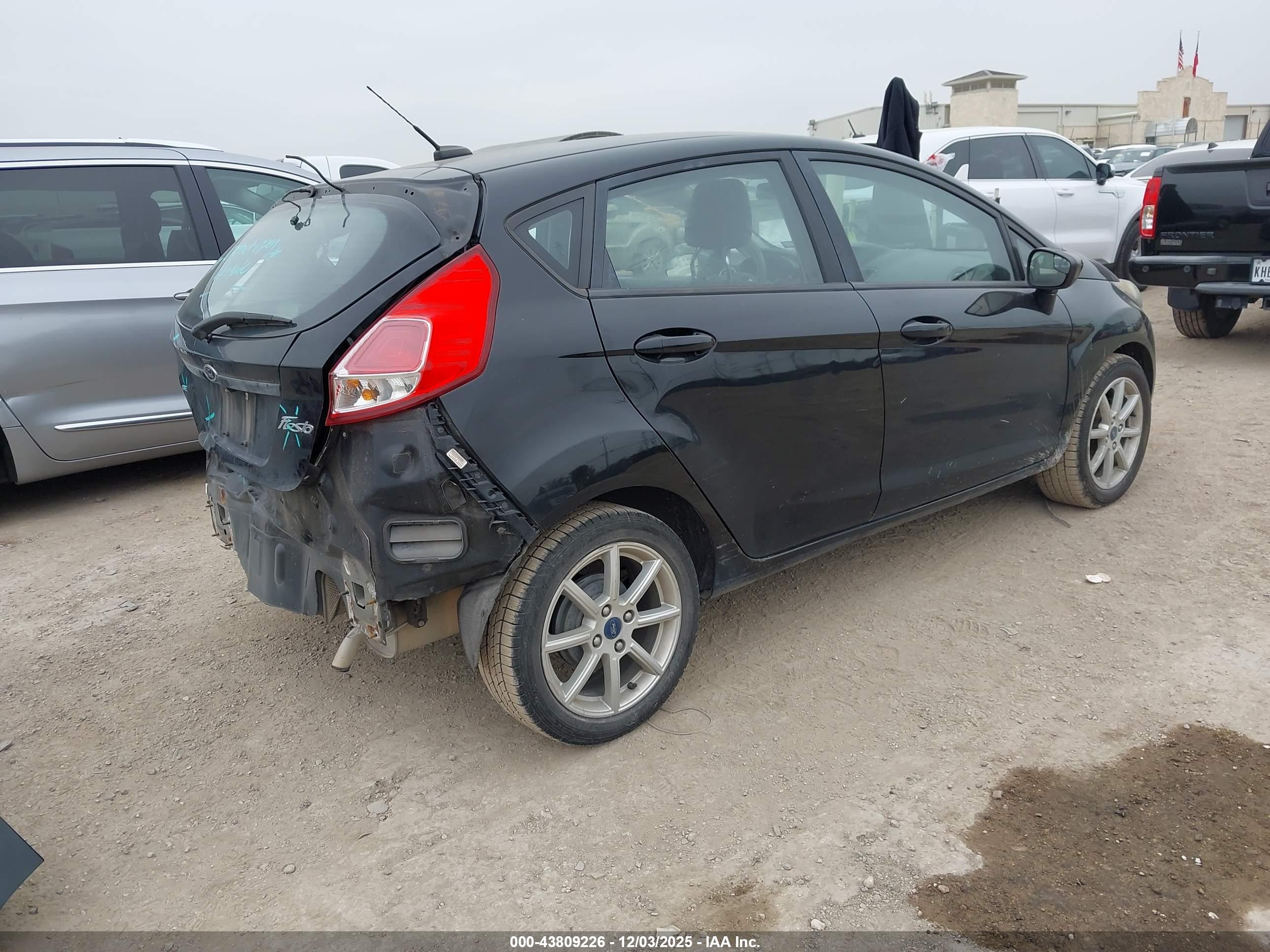 FORD FIESTA image 4