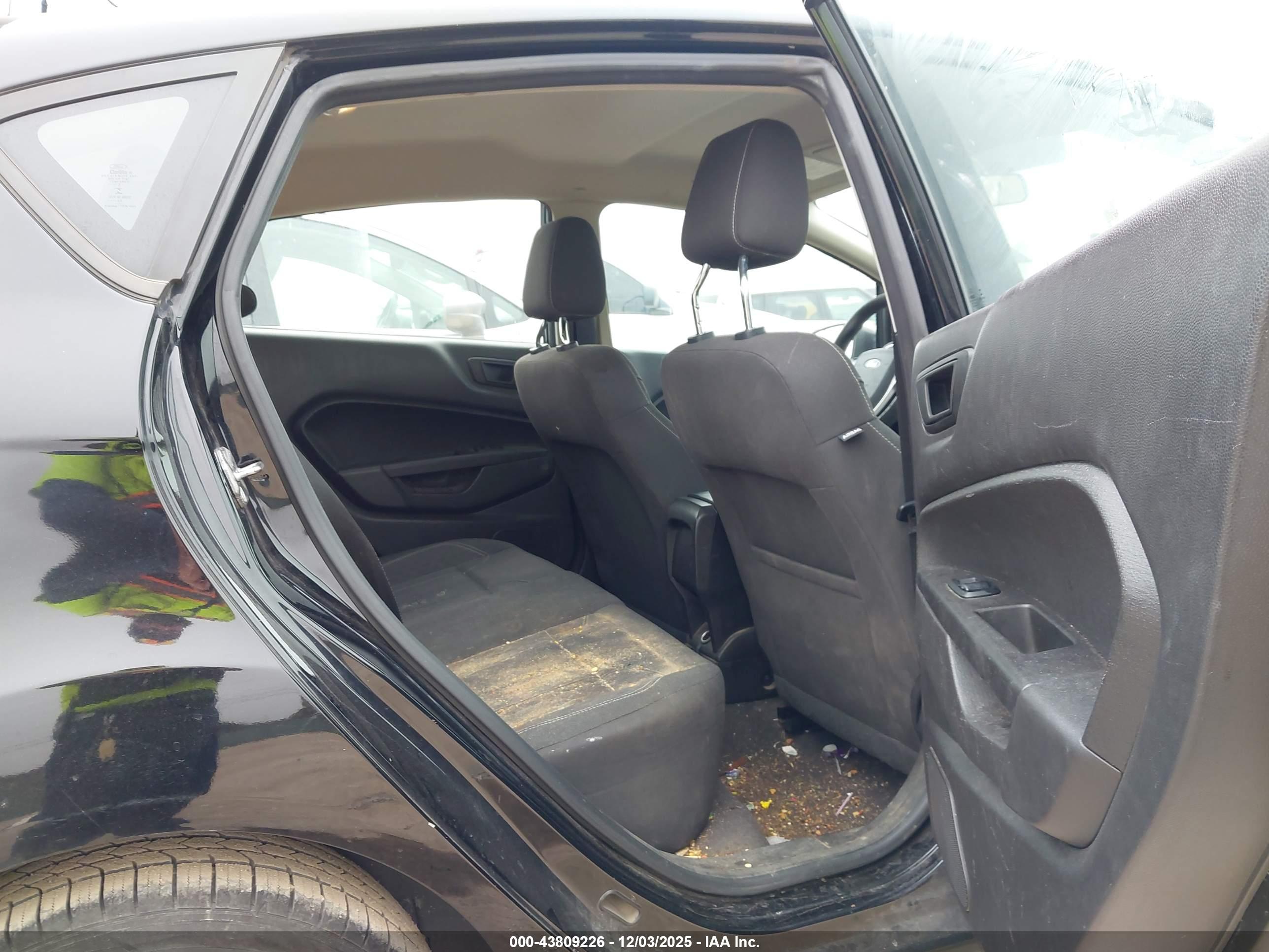 FORD FIESTA image 8