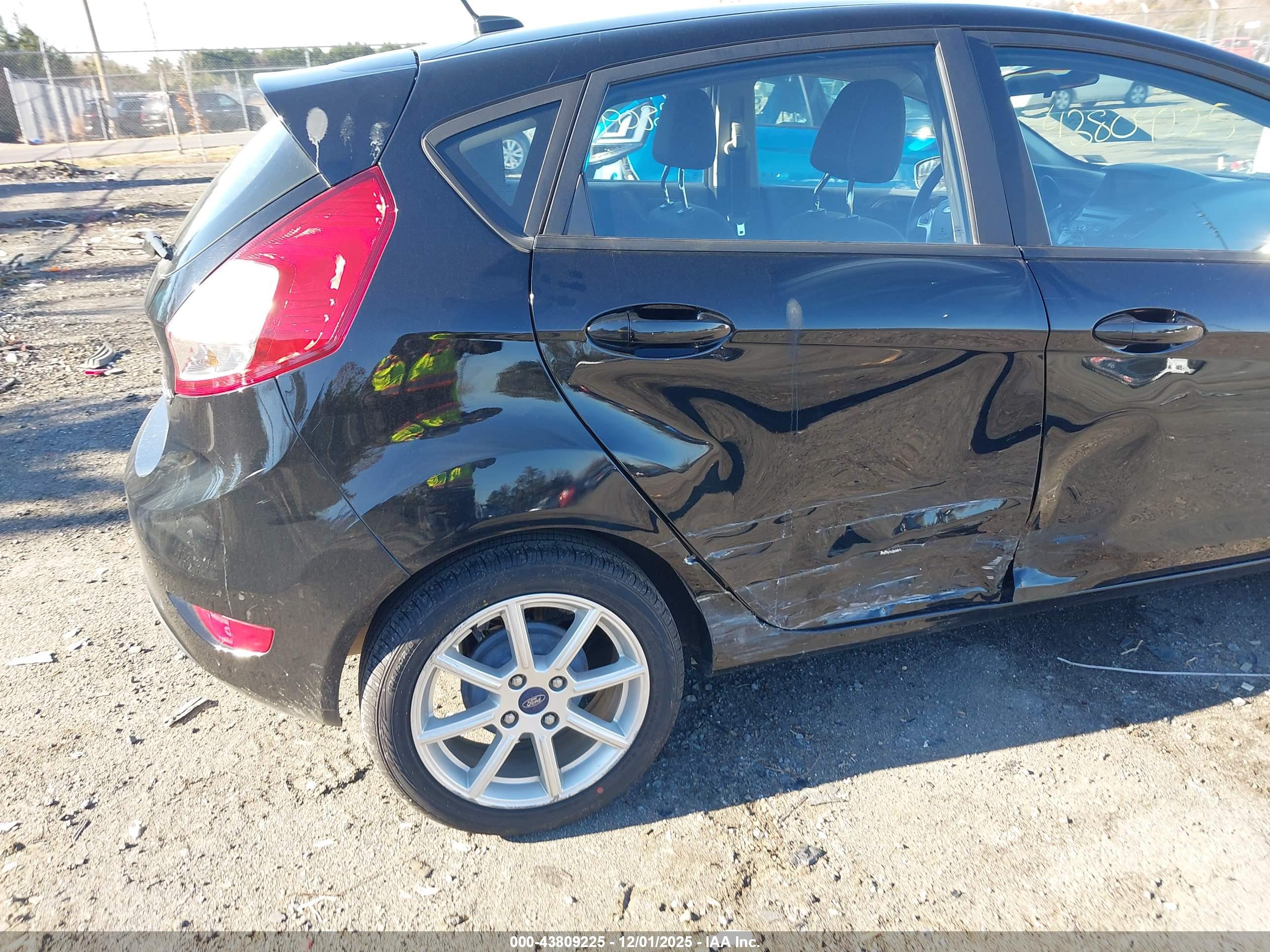 FORD FIESTA image 6