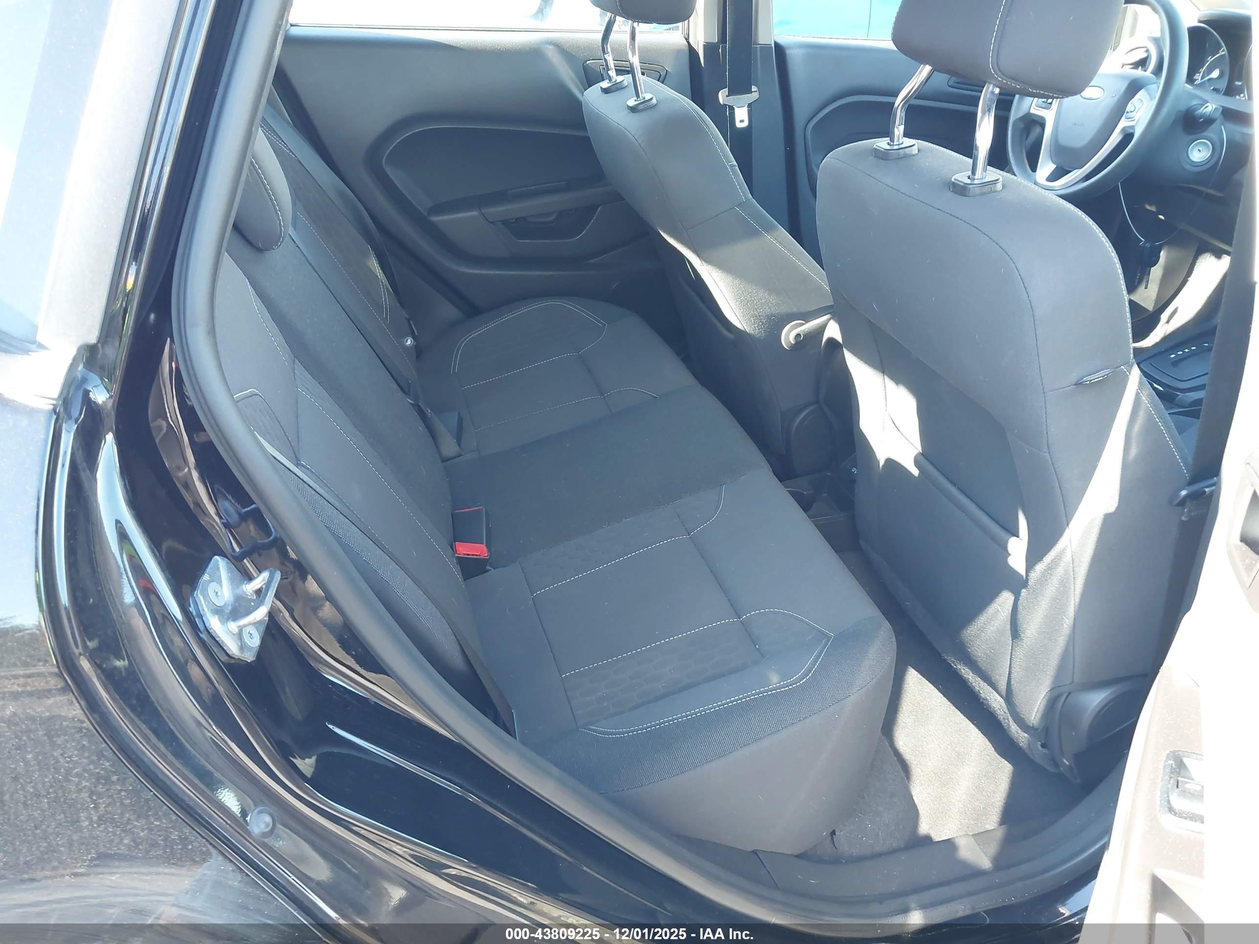 FORD FIESTA image 8