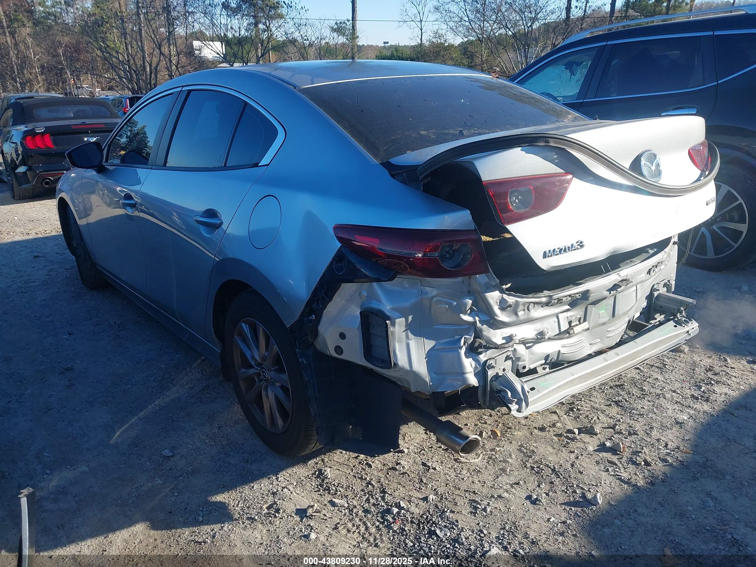 MAZDA MAZDA3 image 3