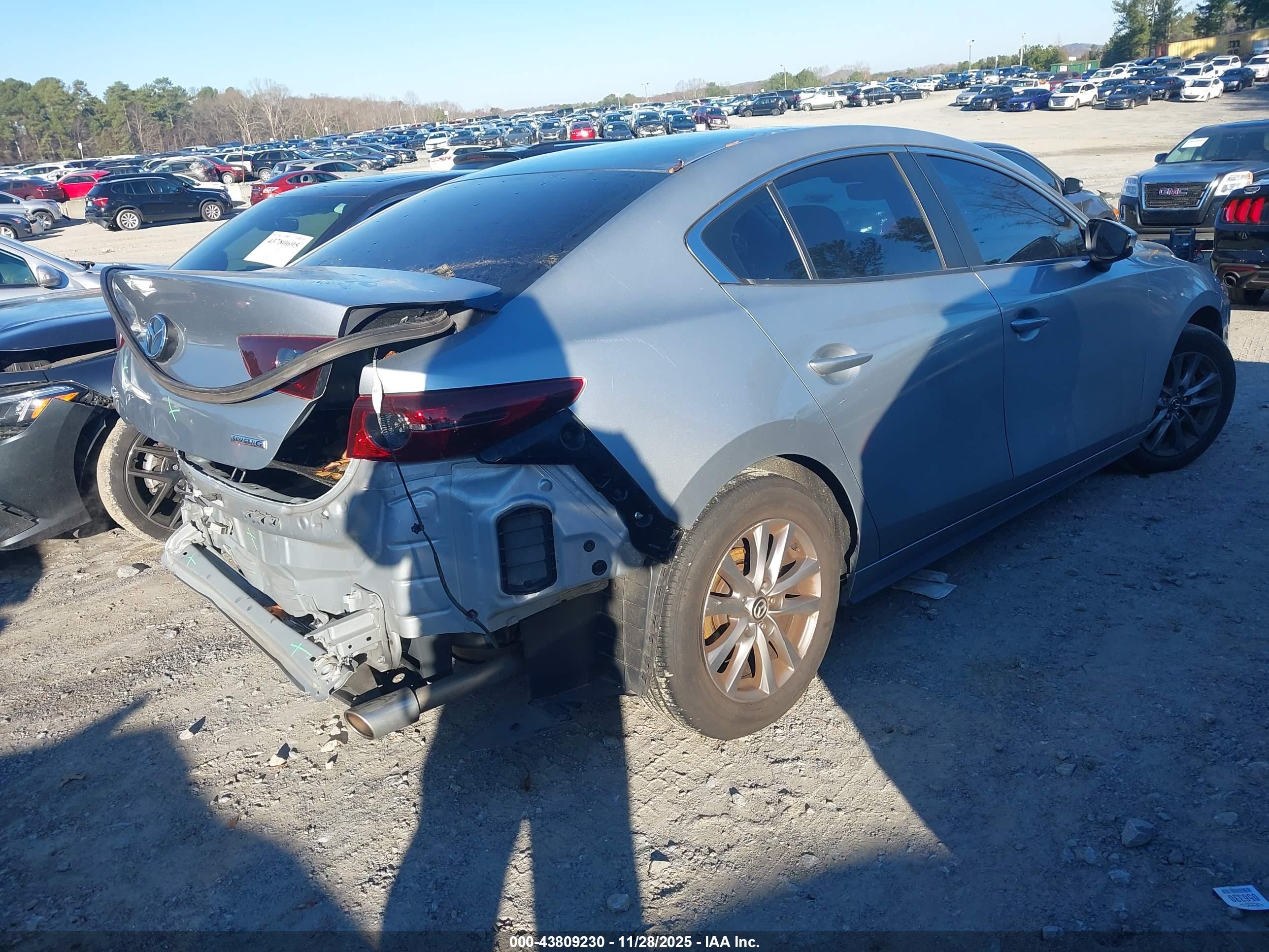 MAZDA MAZDA3 image 4