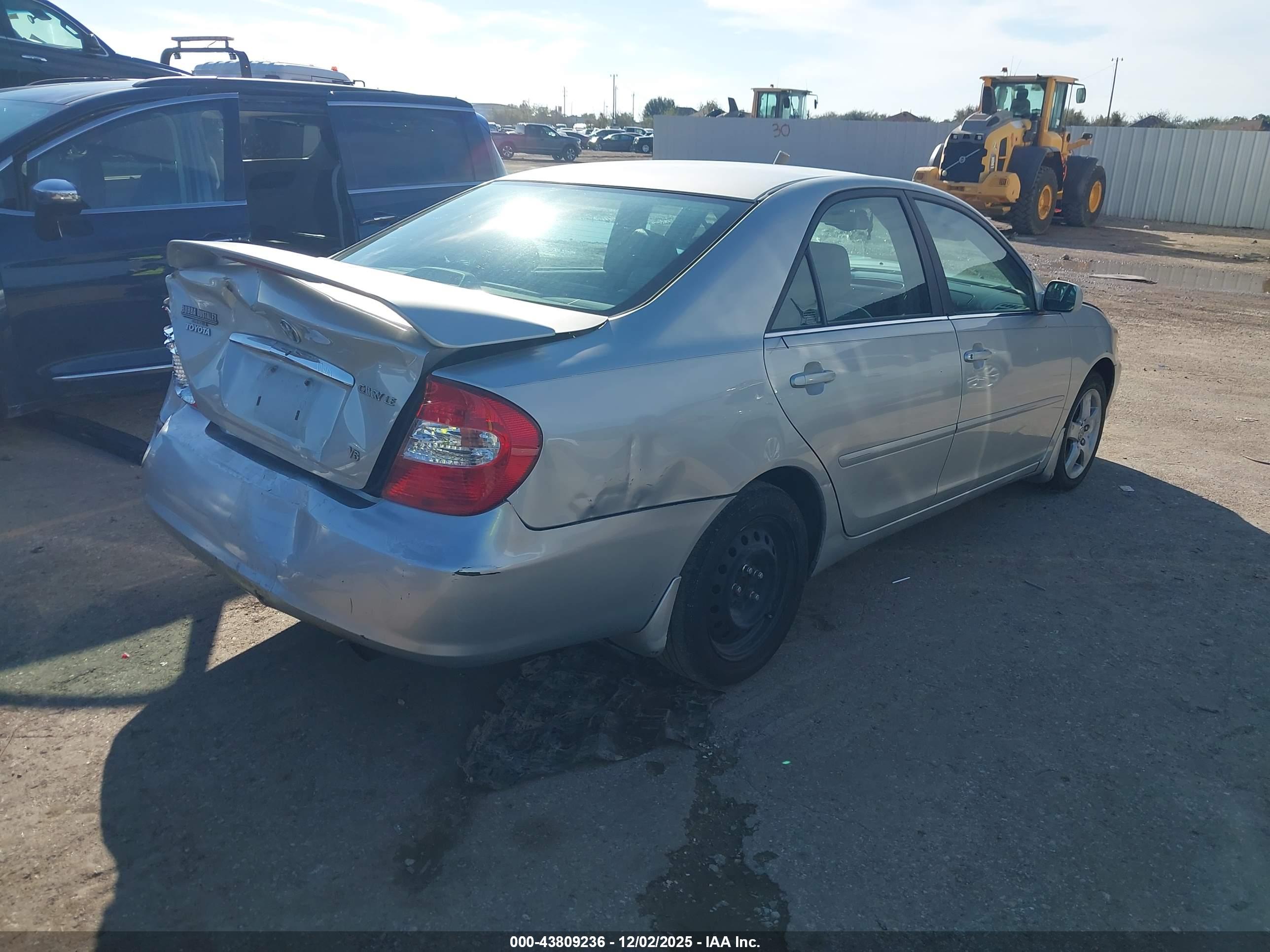 TOYOTA CAMRY image 4