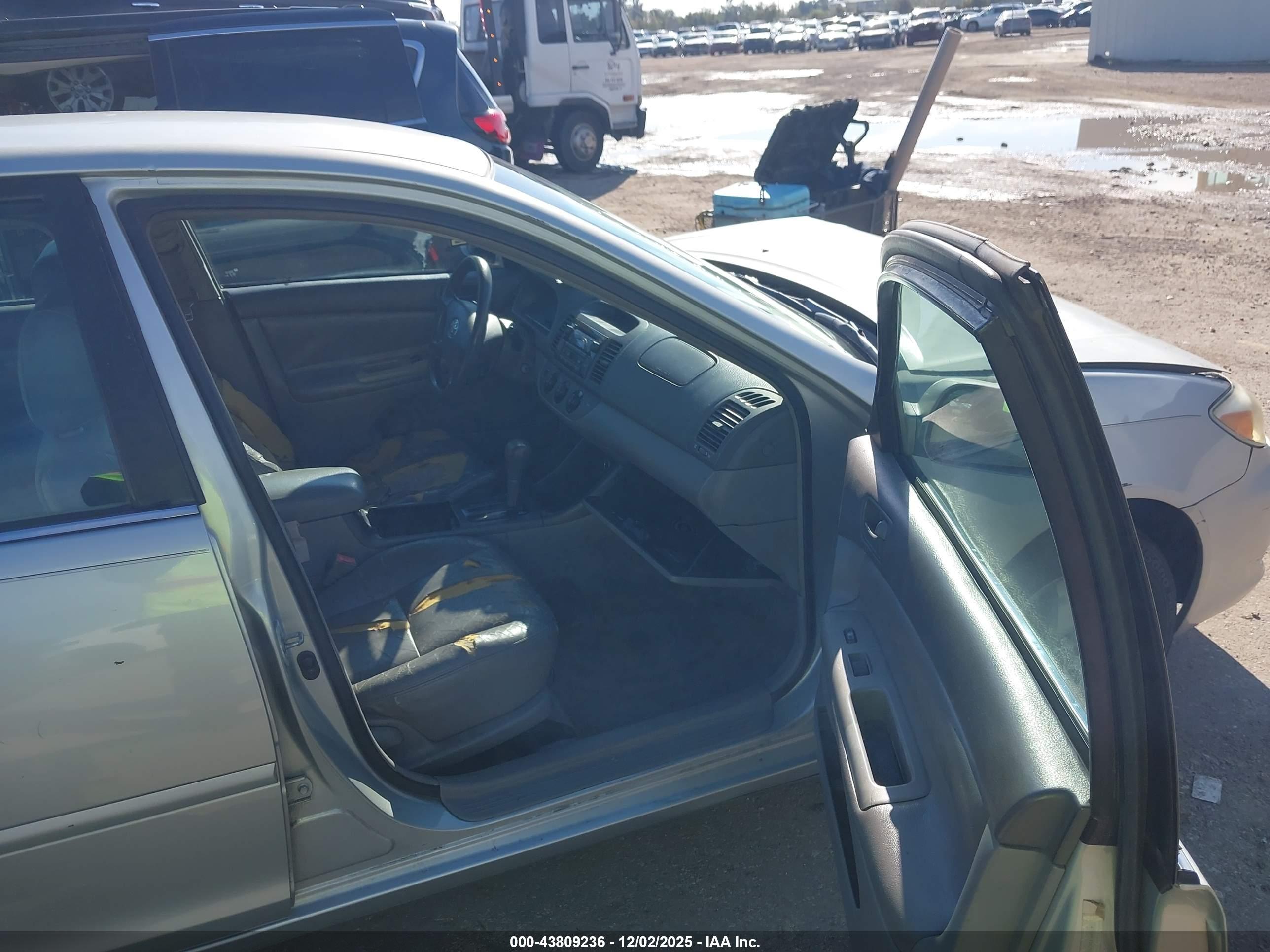 TOYOTA CAMRY image 5