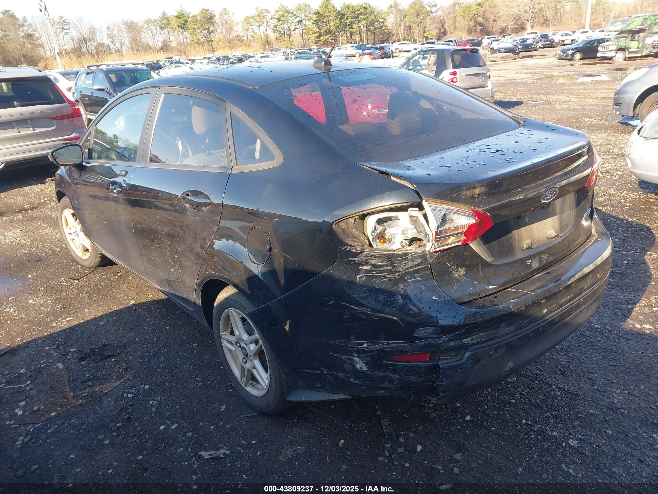 FORD FIESTA image 3