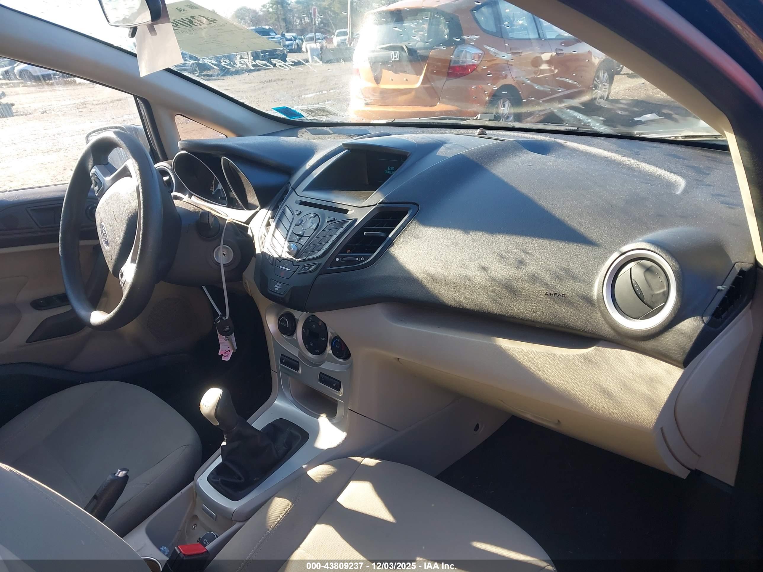 FORD FIESTA image 5
