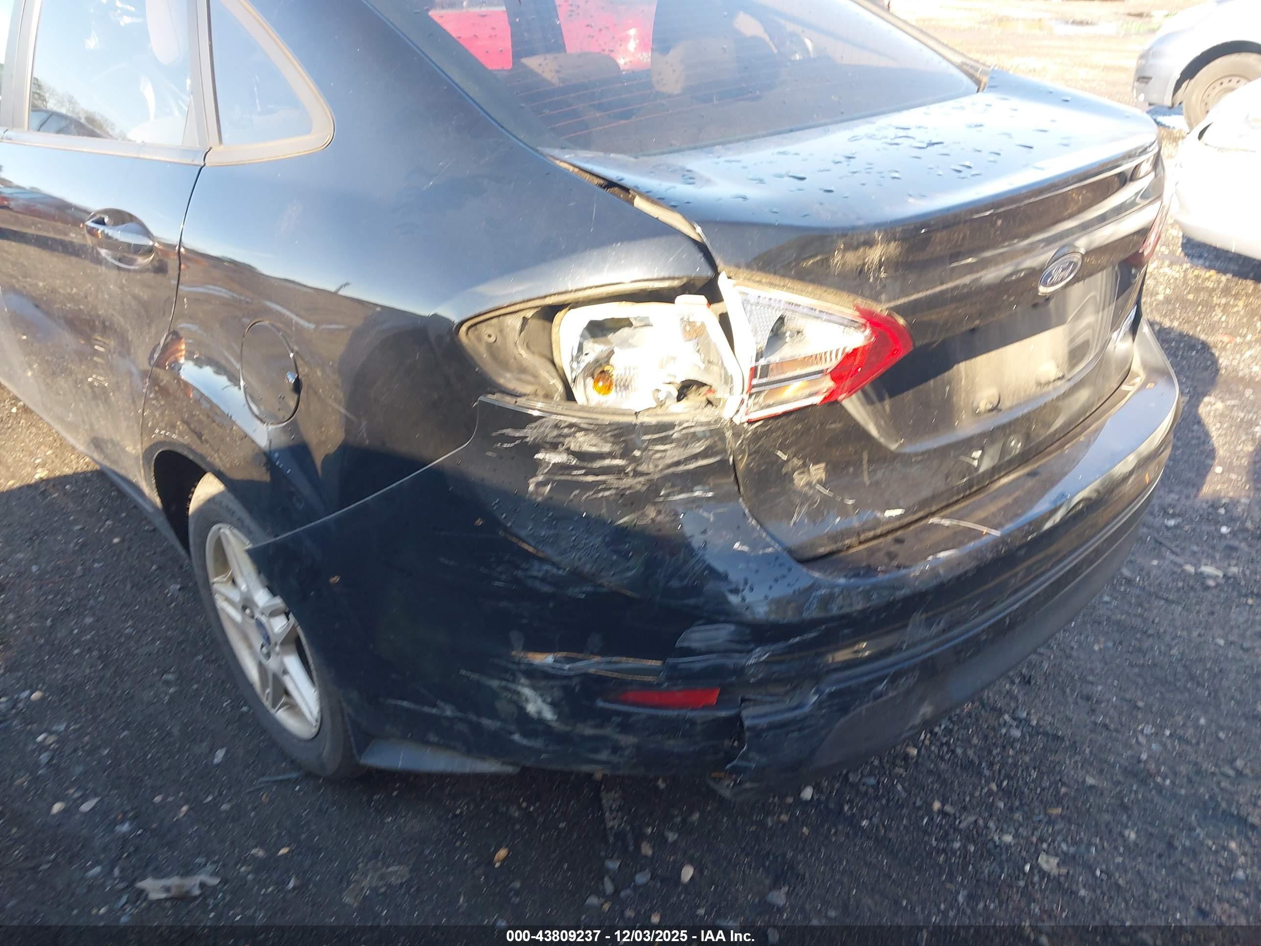 FORD FIESTA image 6