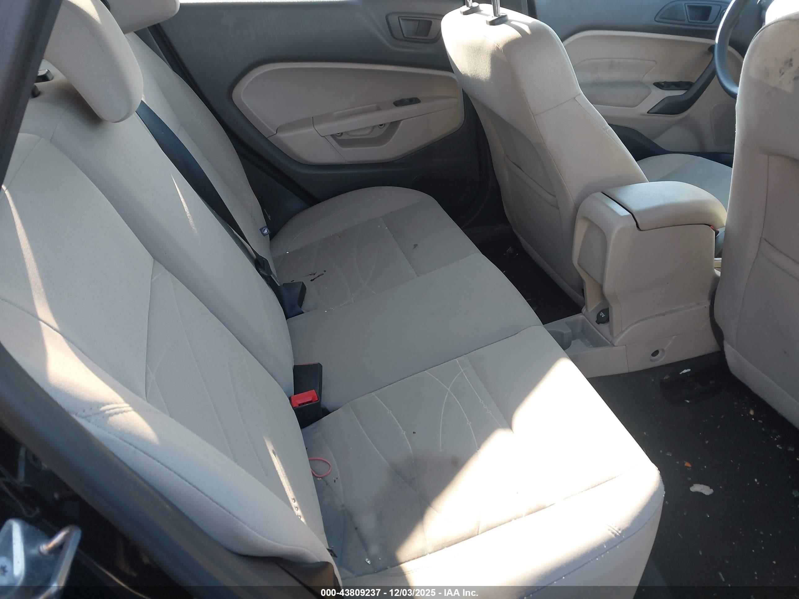 FORD FIESTA image 8