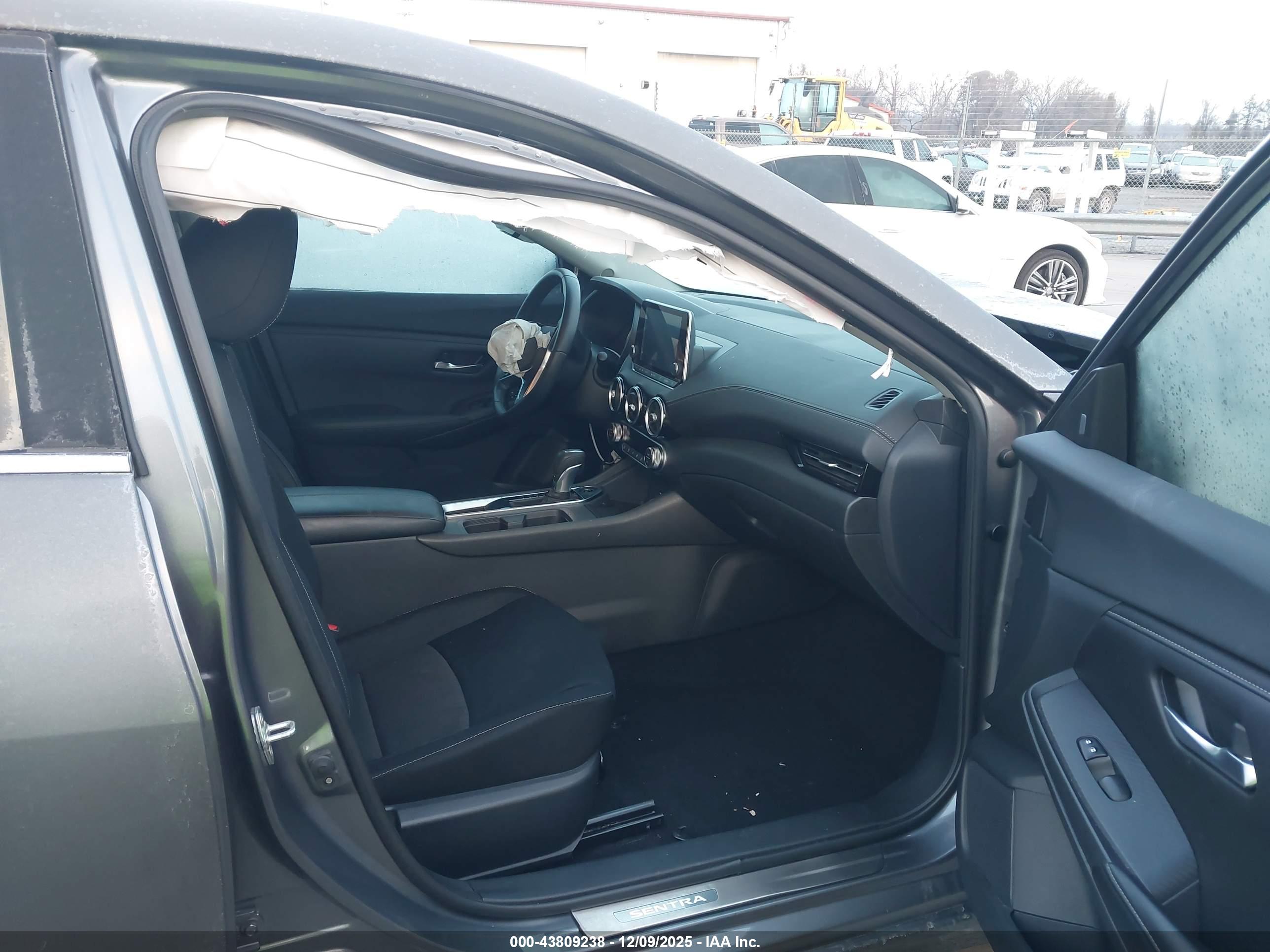 NISSAN SENTRA image 5
