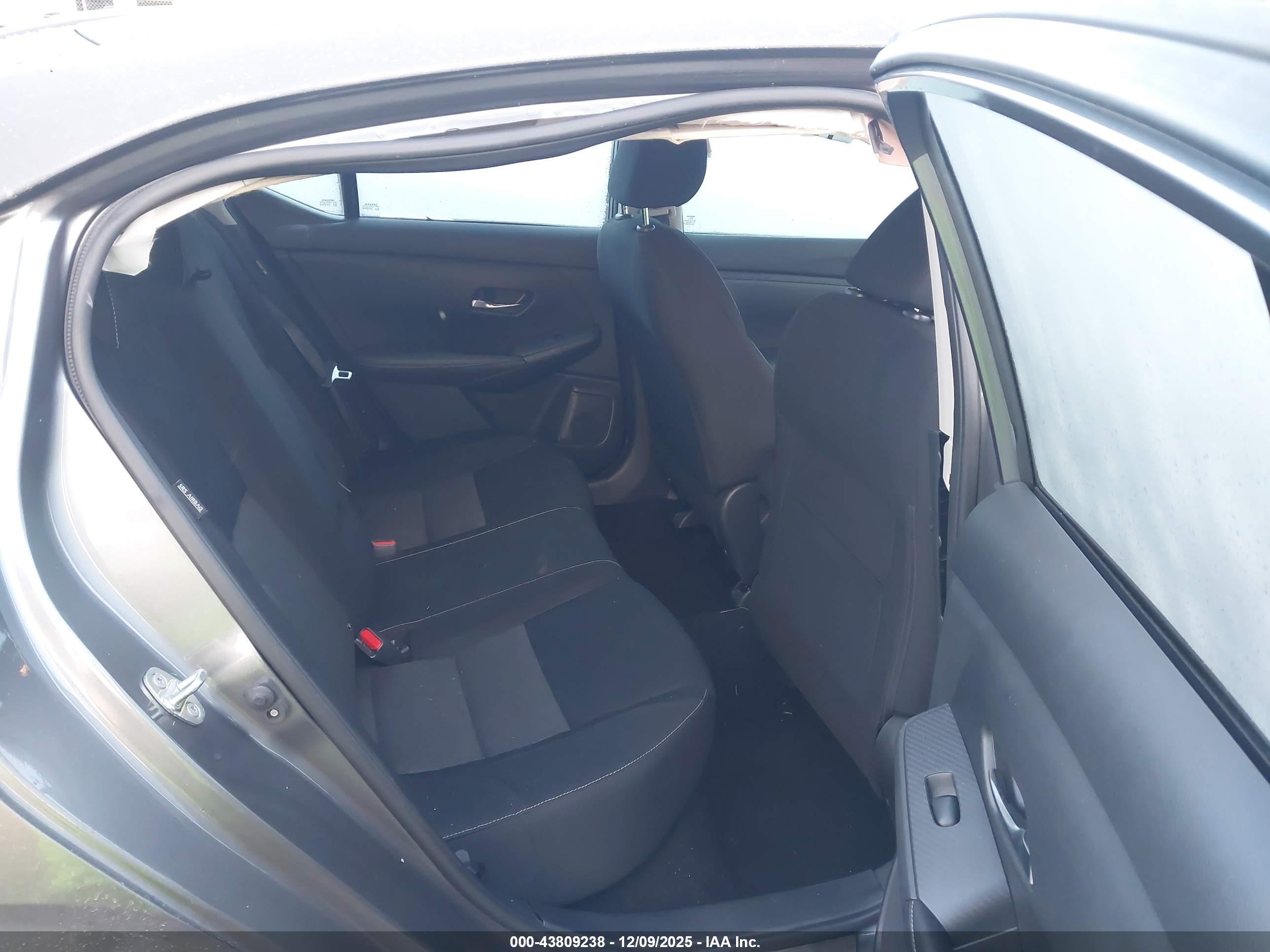 NISSAN SENTRA image 8