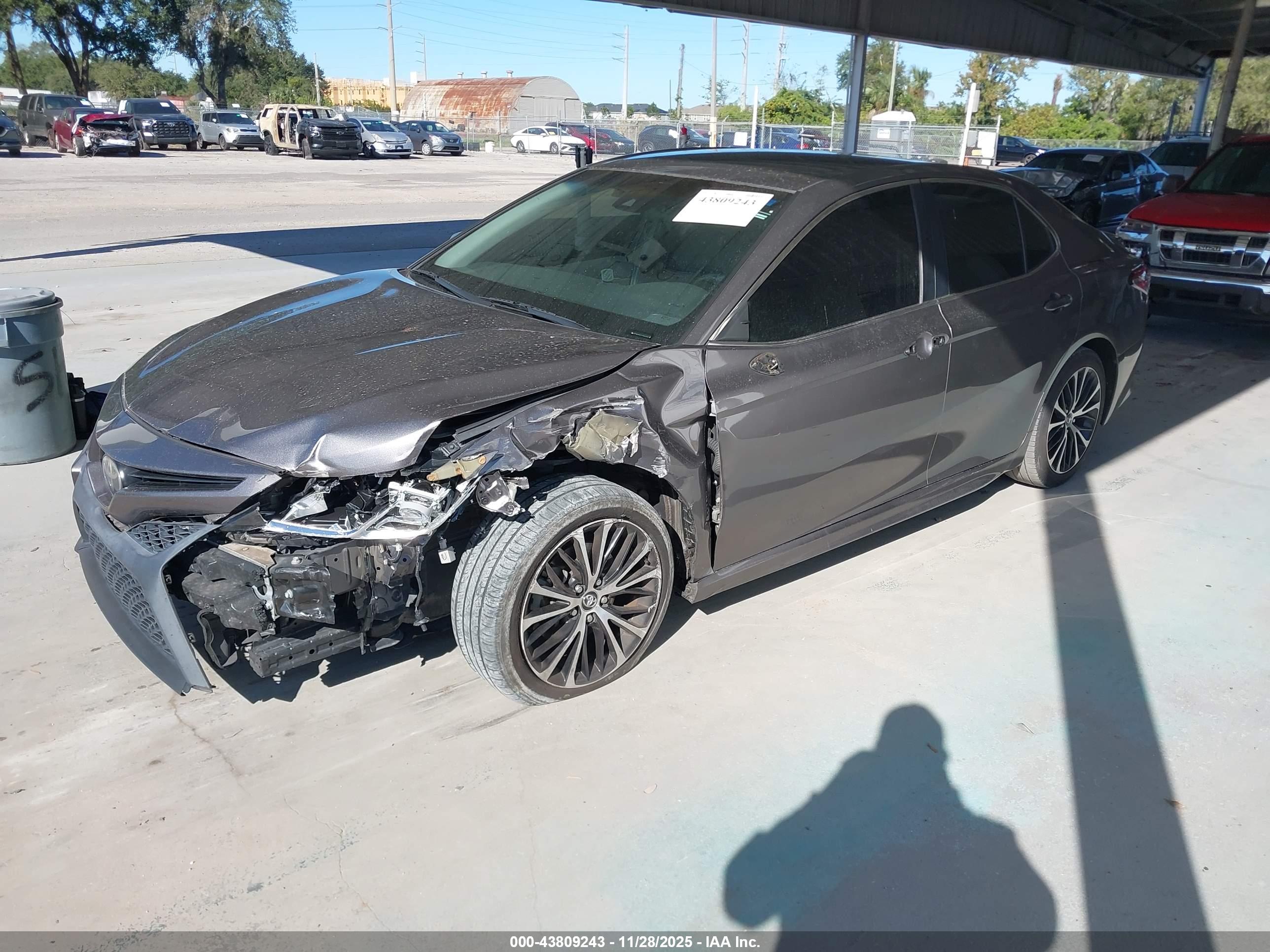TOYOTA CAMRY image 2