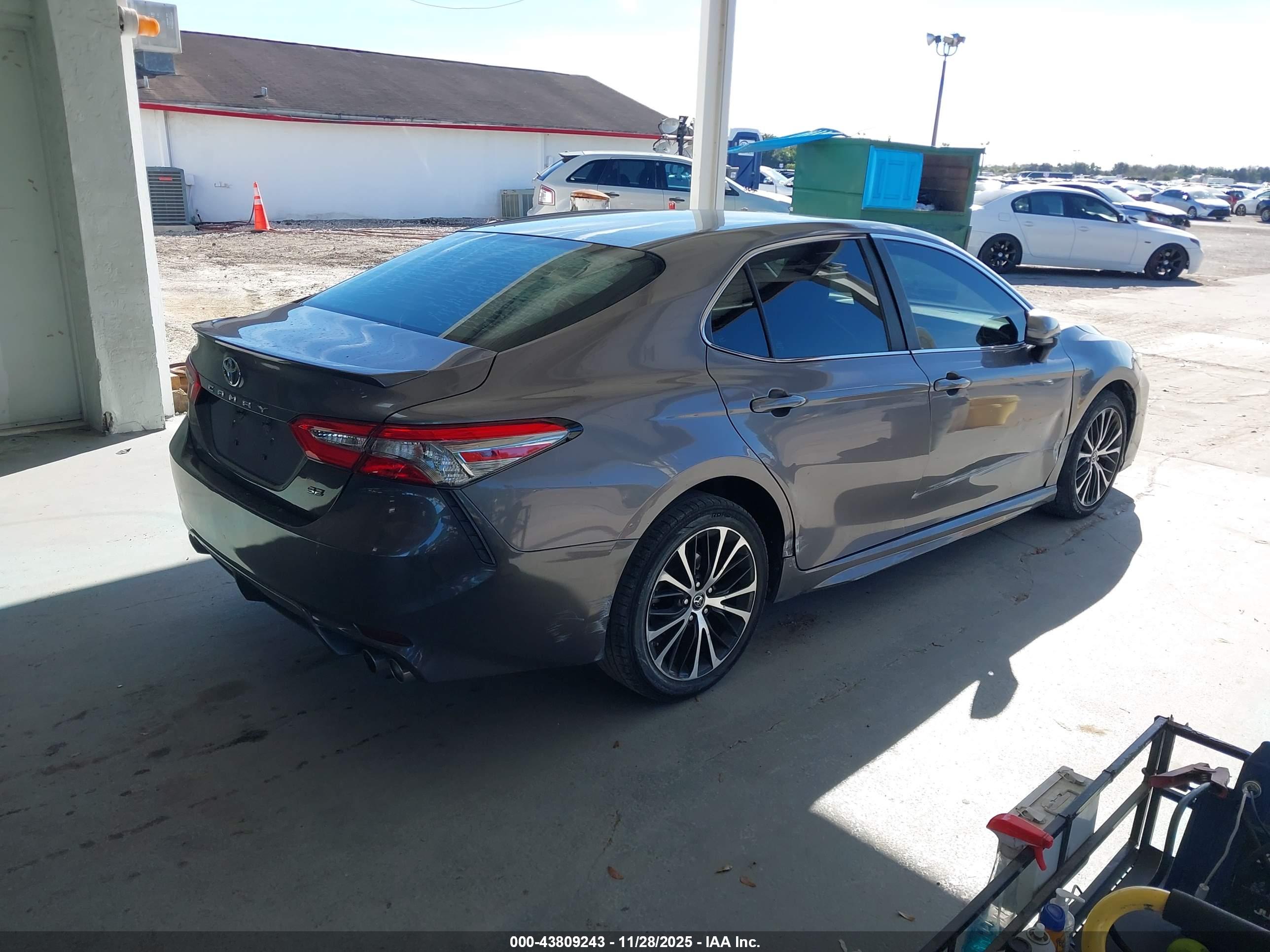 TOYOTA CAMRY image 4