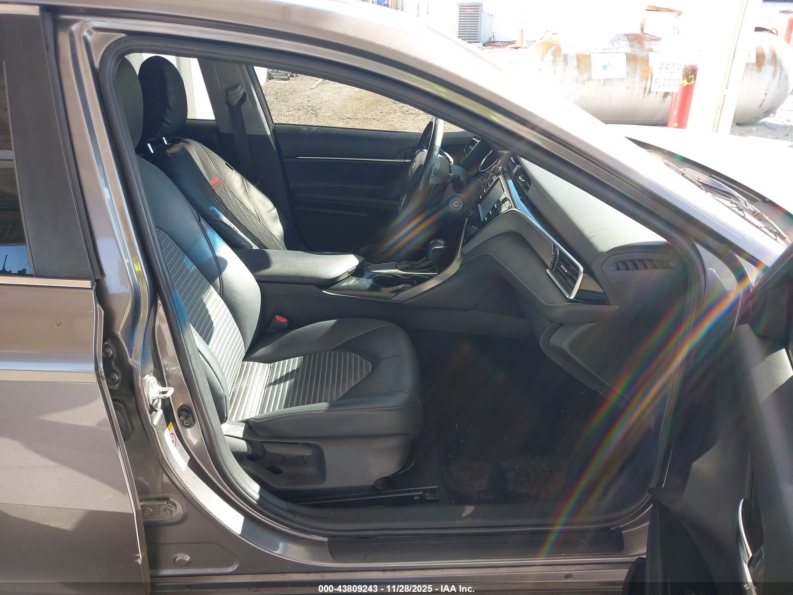 TOYOTA CAMRY image 5