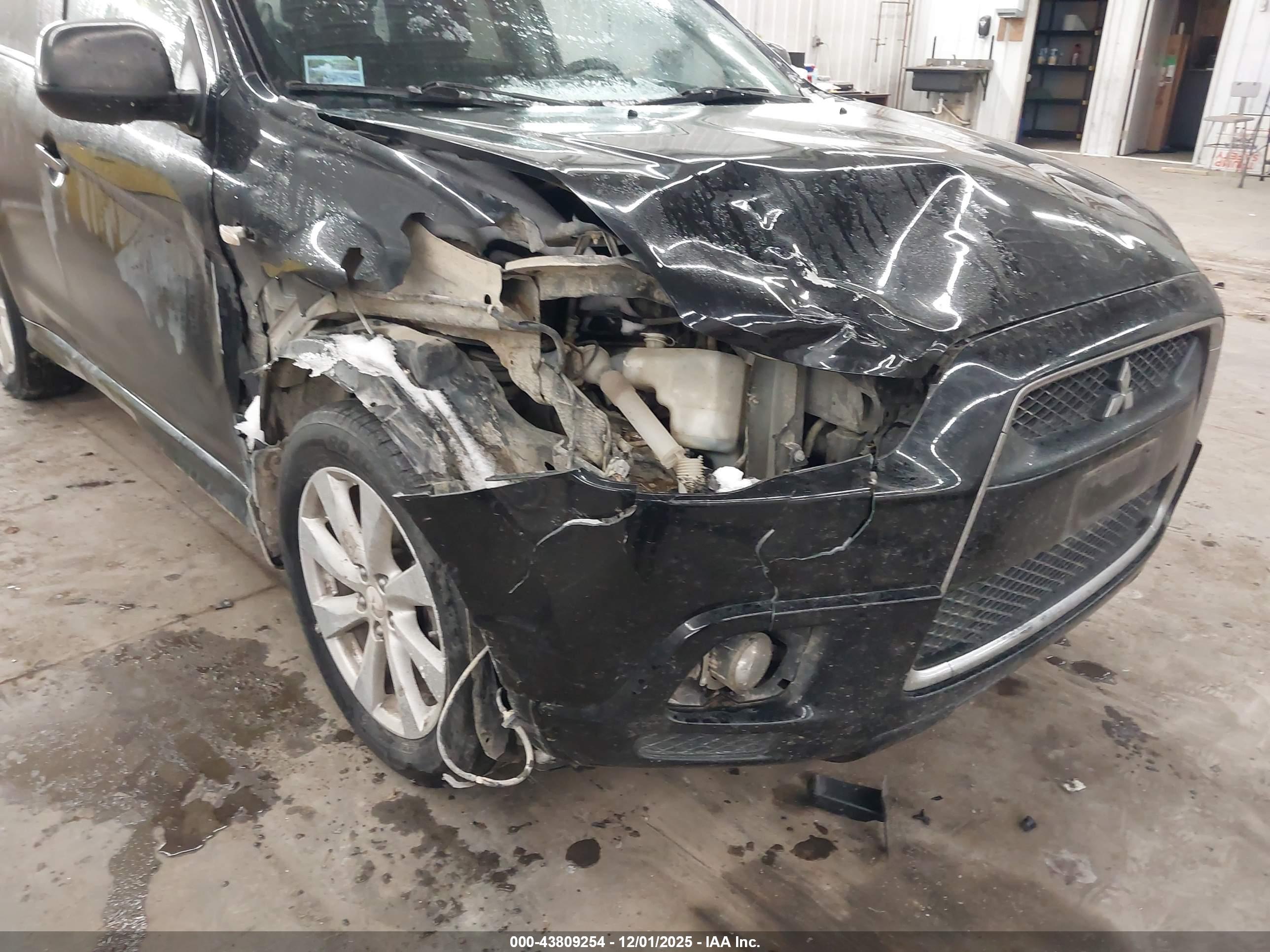 MITSUBISHI OUTLANDER image 6