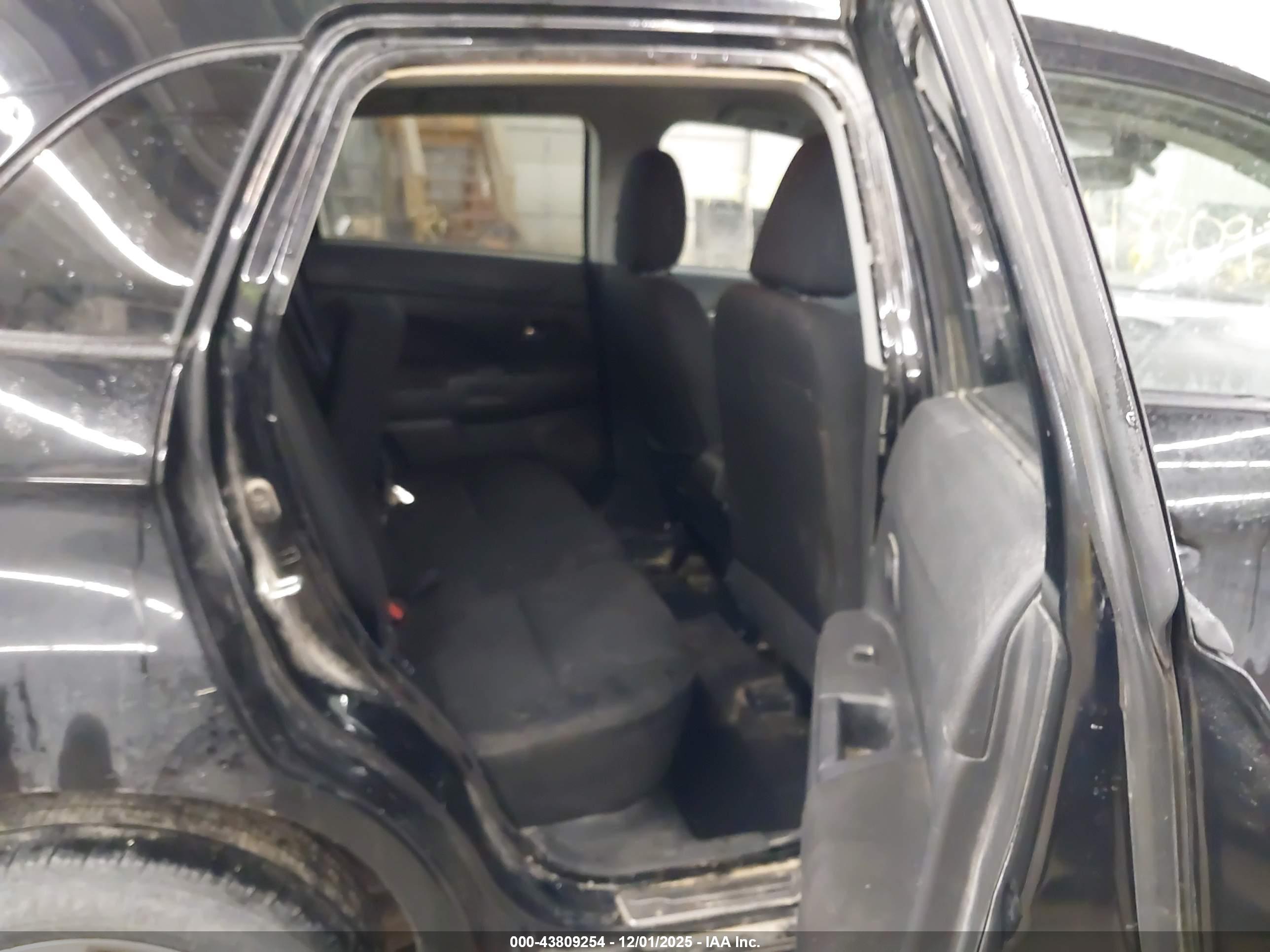MITSUBISHI OUTLANDER image 8