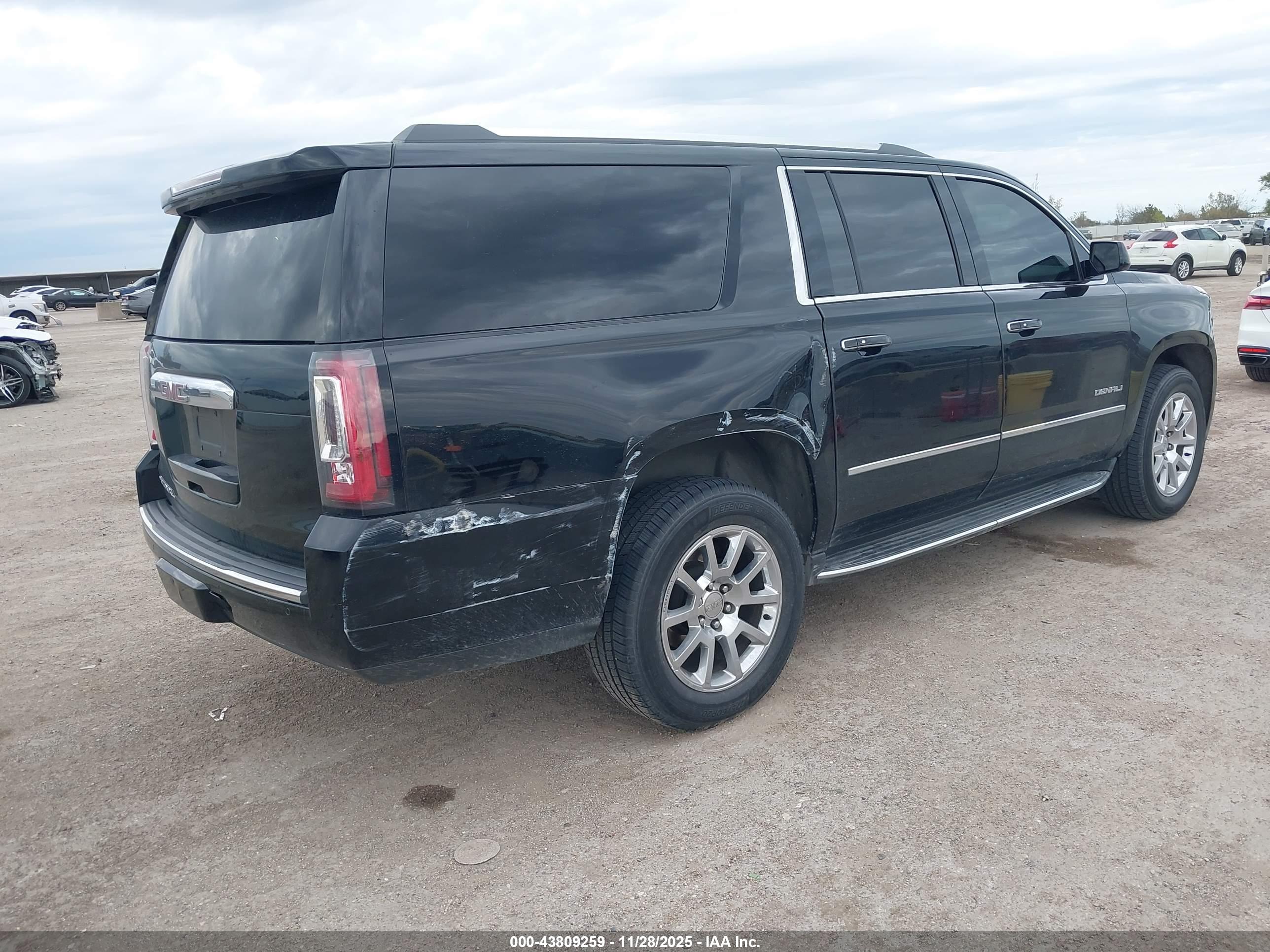 GMC YUKON image 4