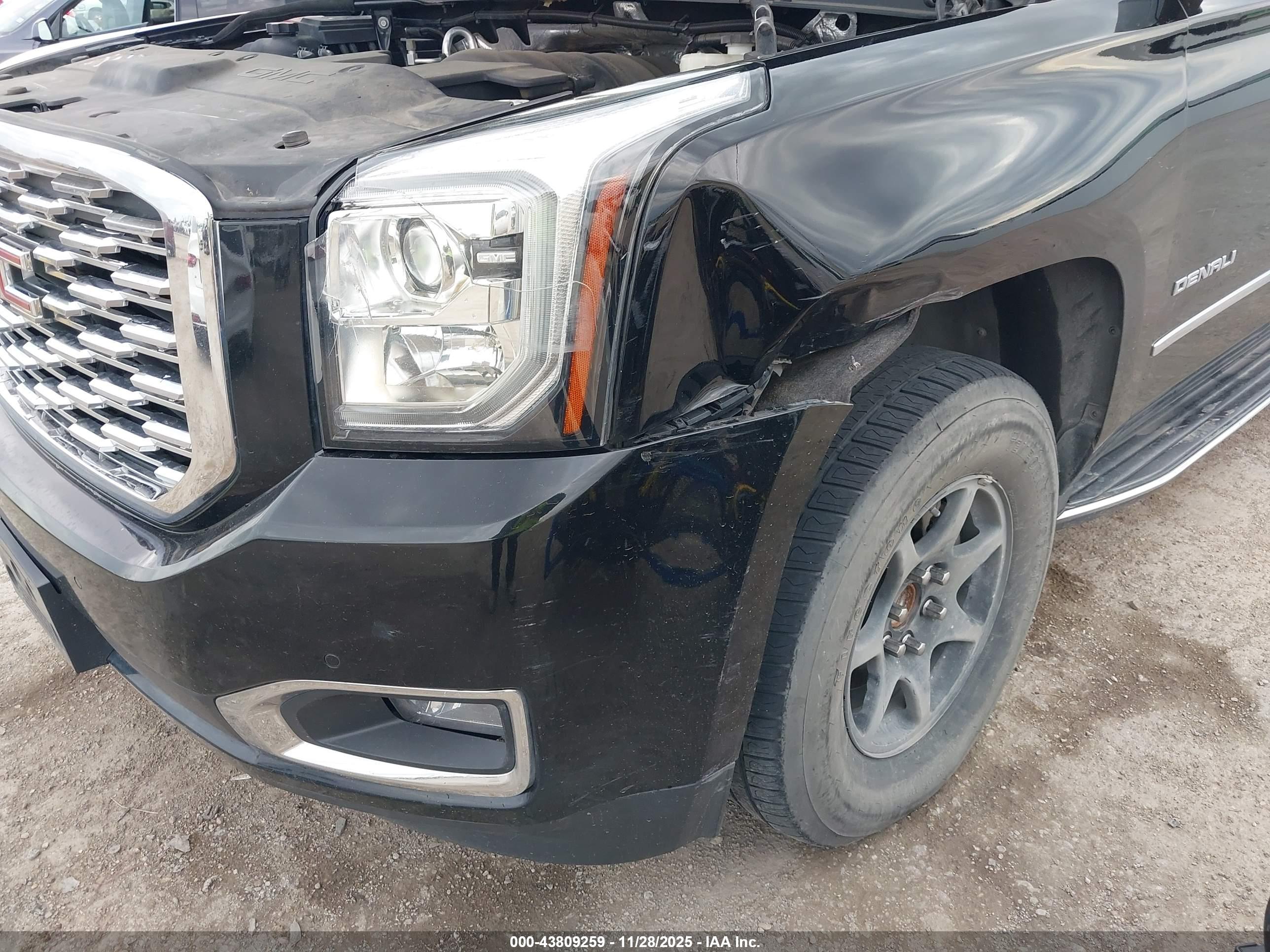 GMC YUKON image 6