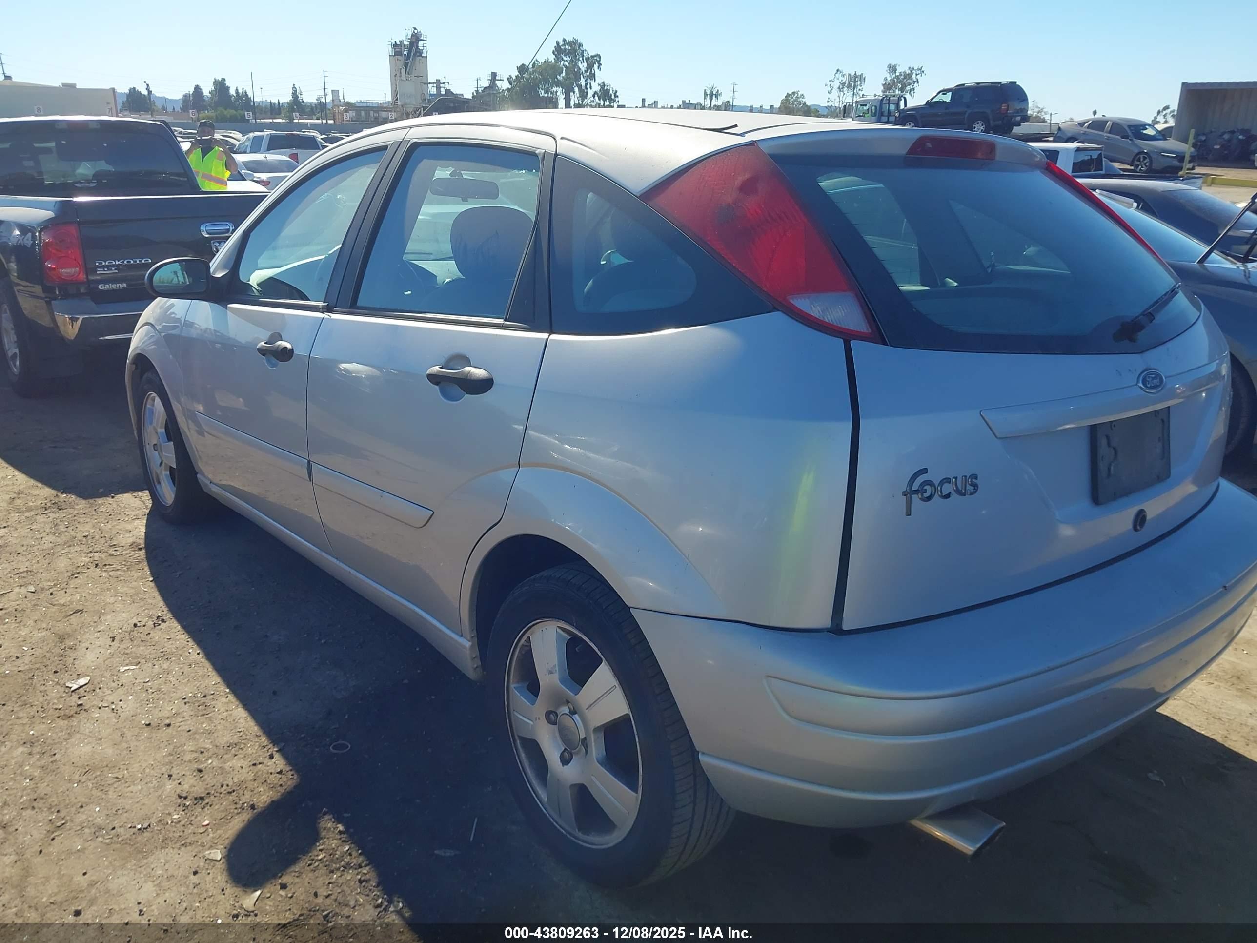 FORD FOCUS image 3