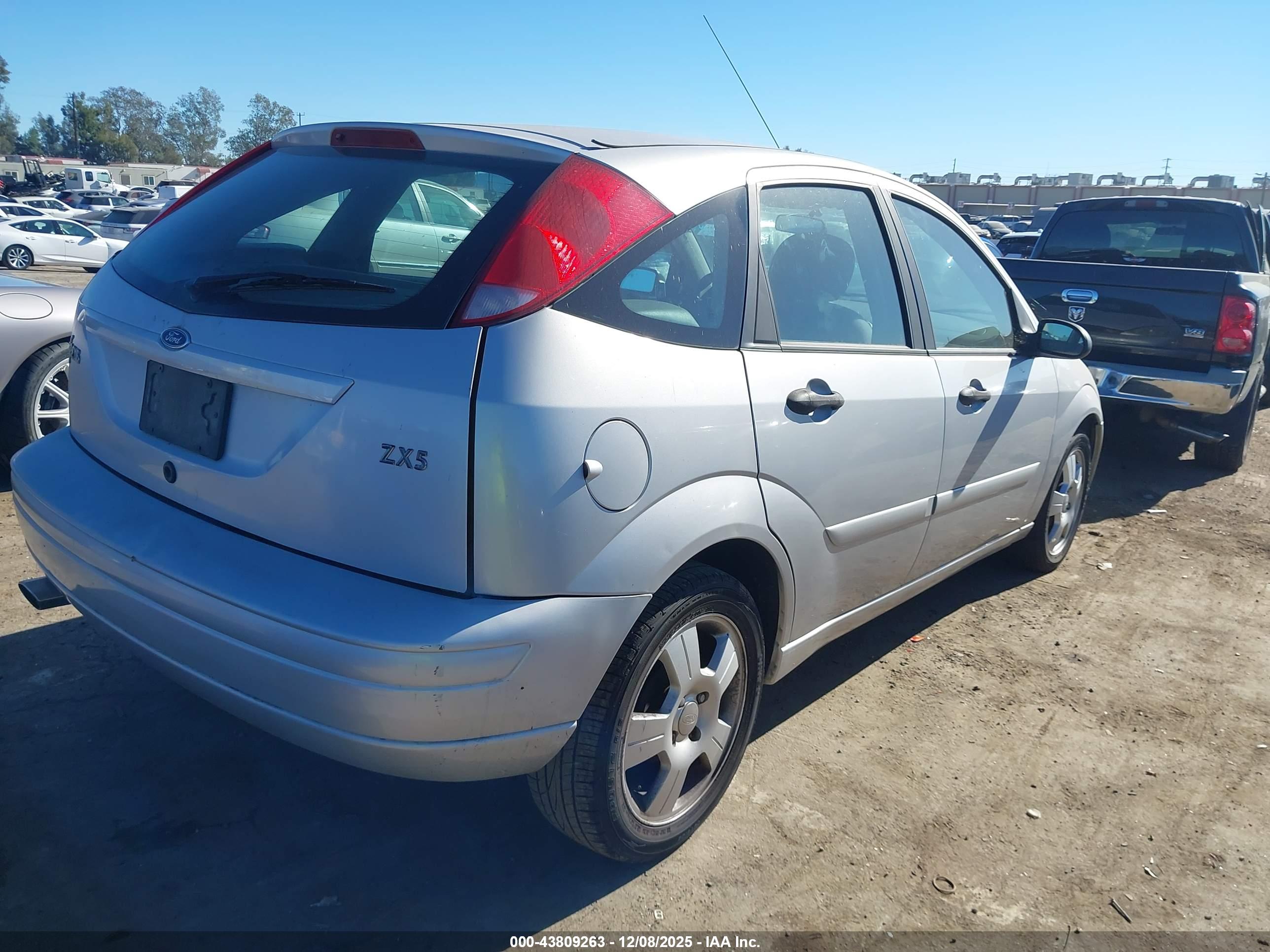 FORD FOCUS image 4