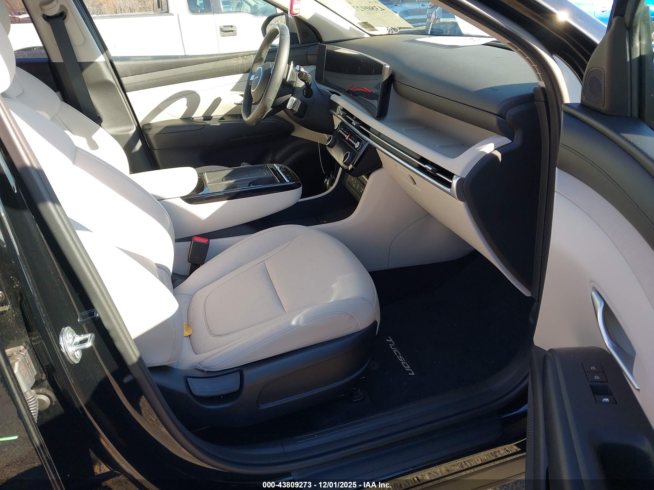 HYUNDAI TUCSON image 5