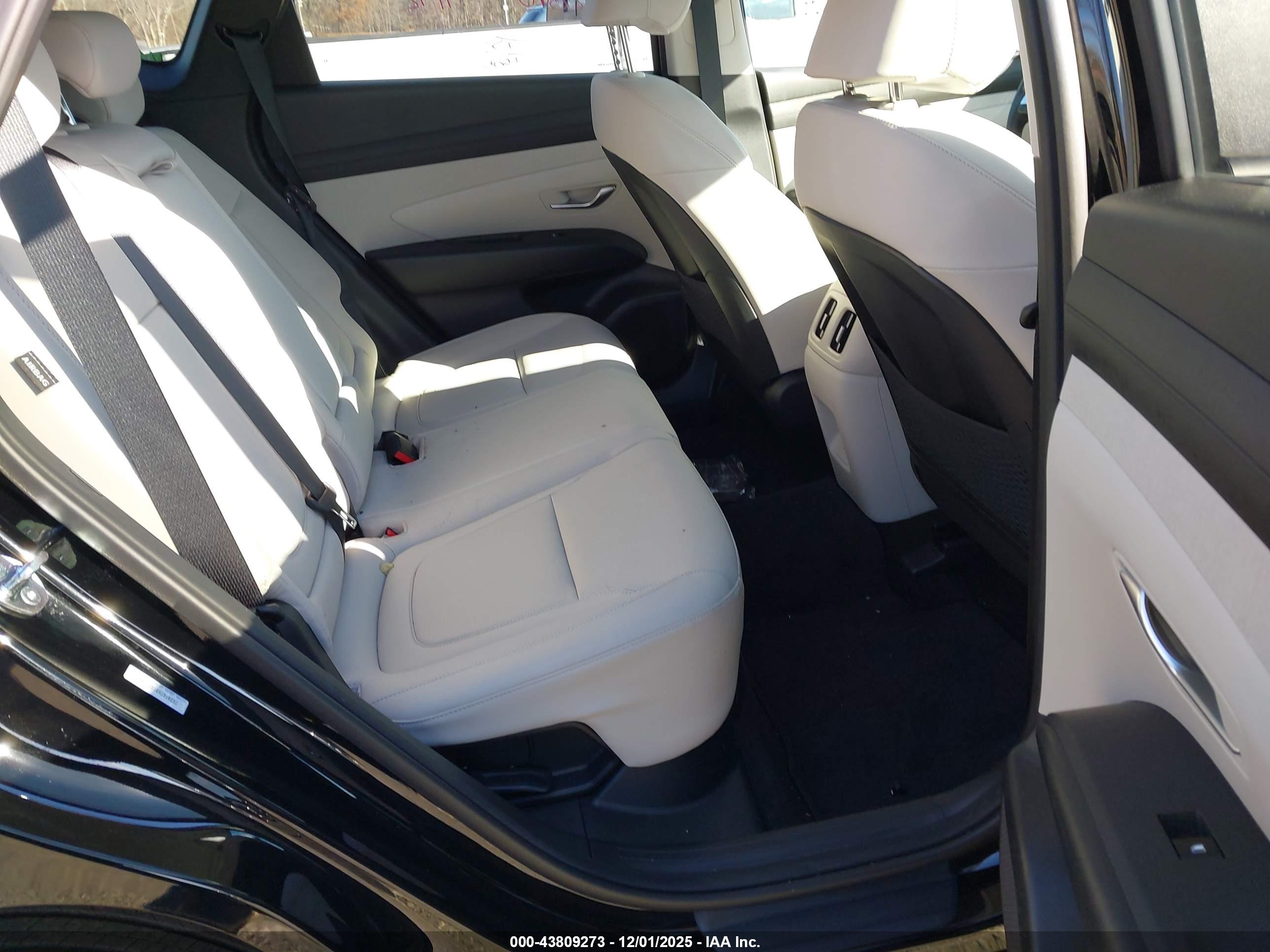 HYUNDAI TUCSON image 8