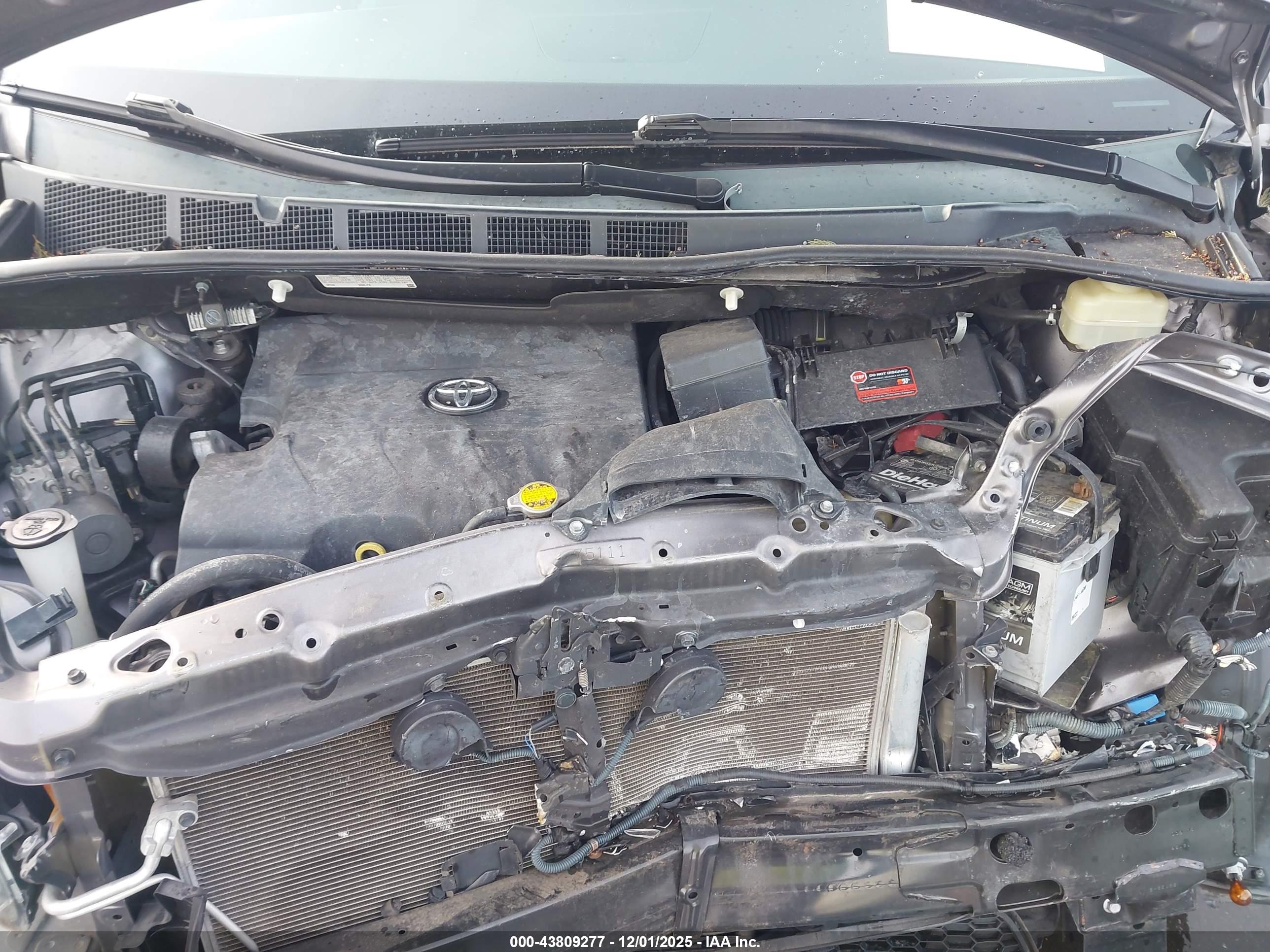 TOYOTA SIENNA image 10