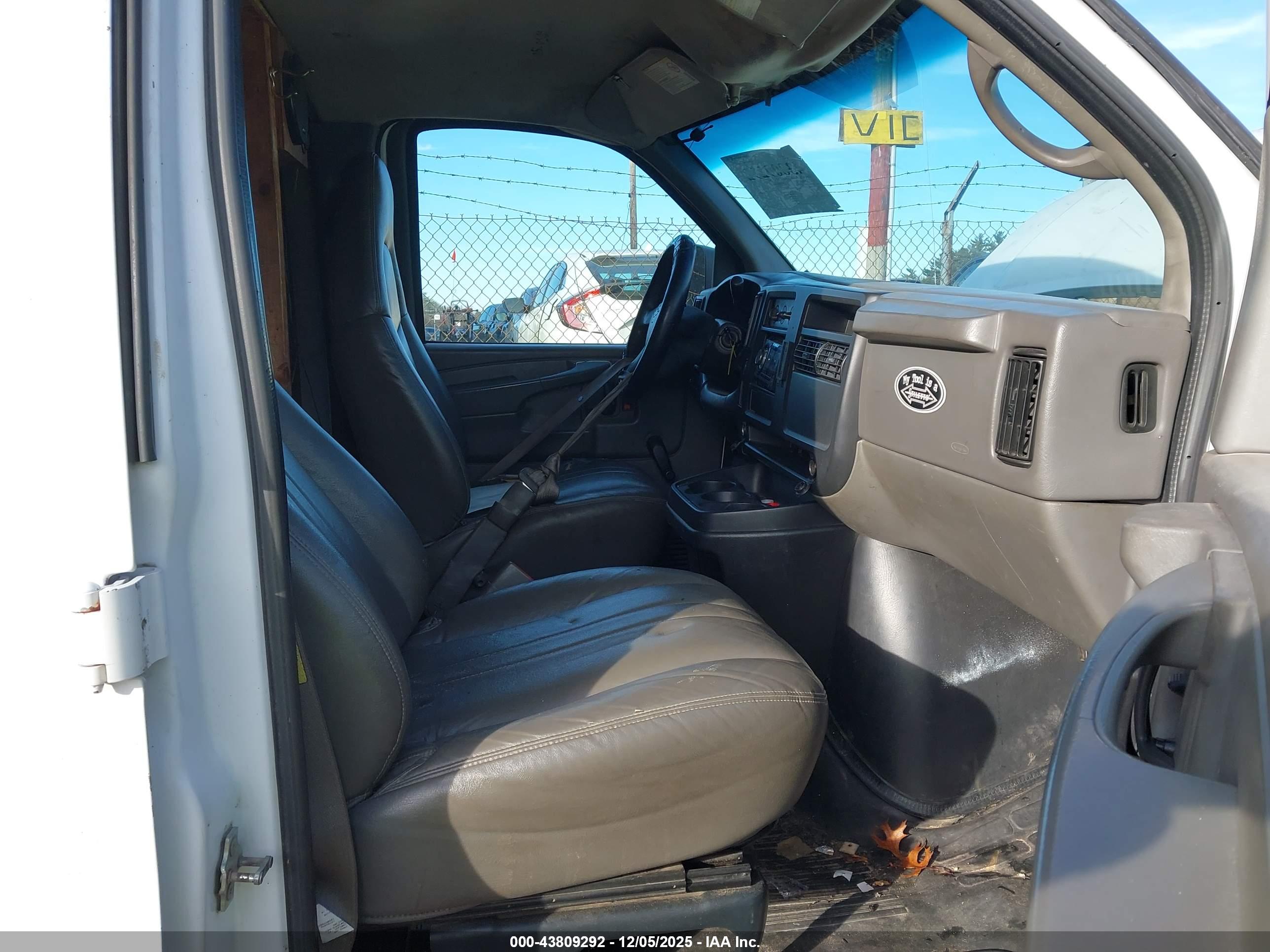 CHEVROLET EXPRESS image 5