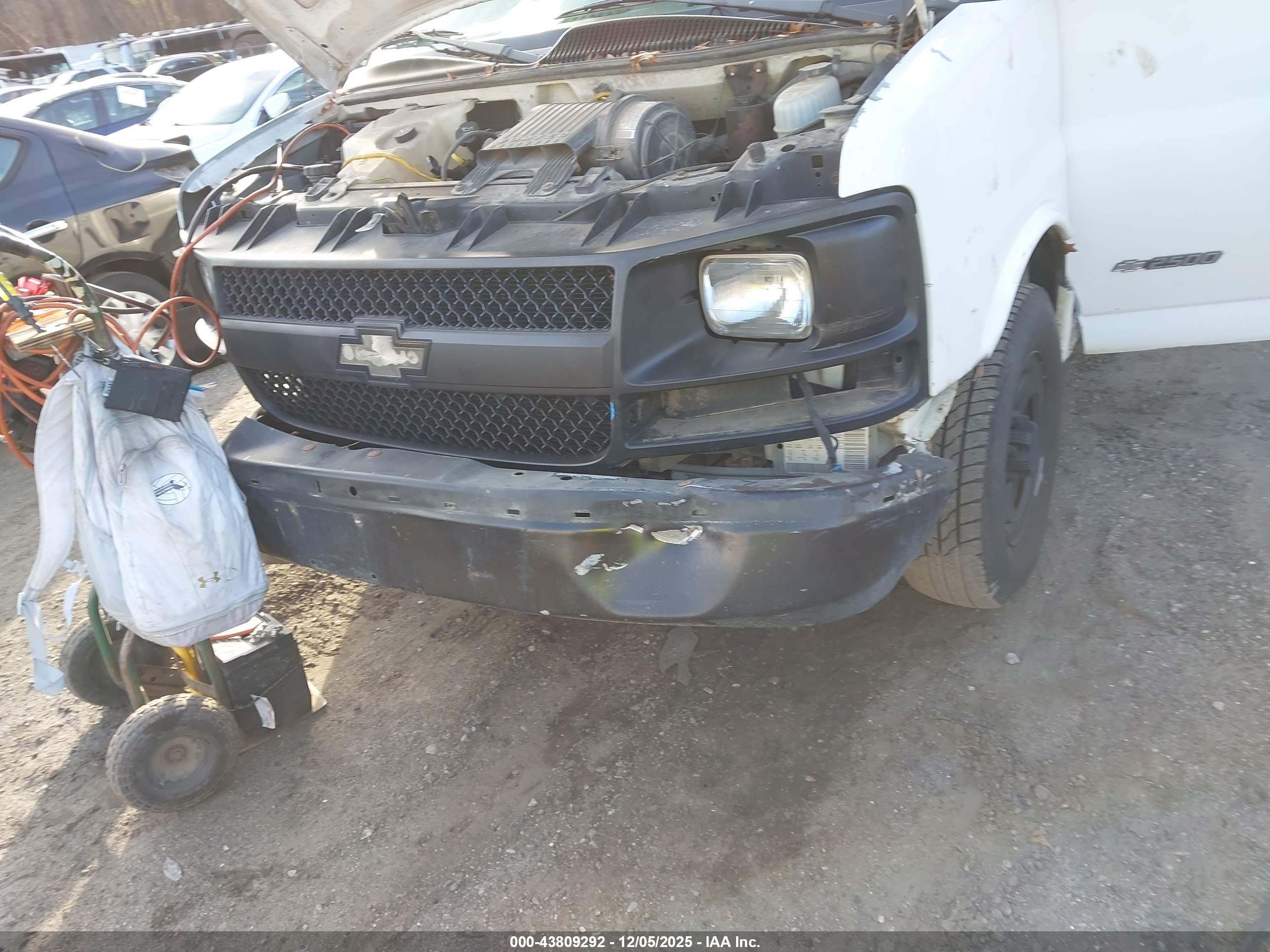CHEVROLET EXPRESS image 6