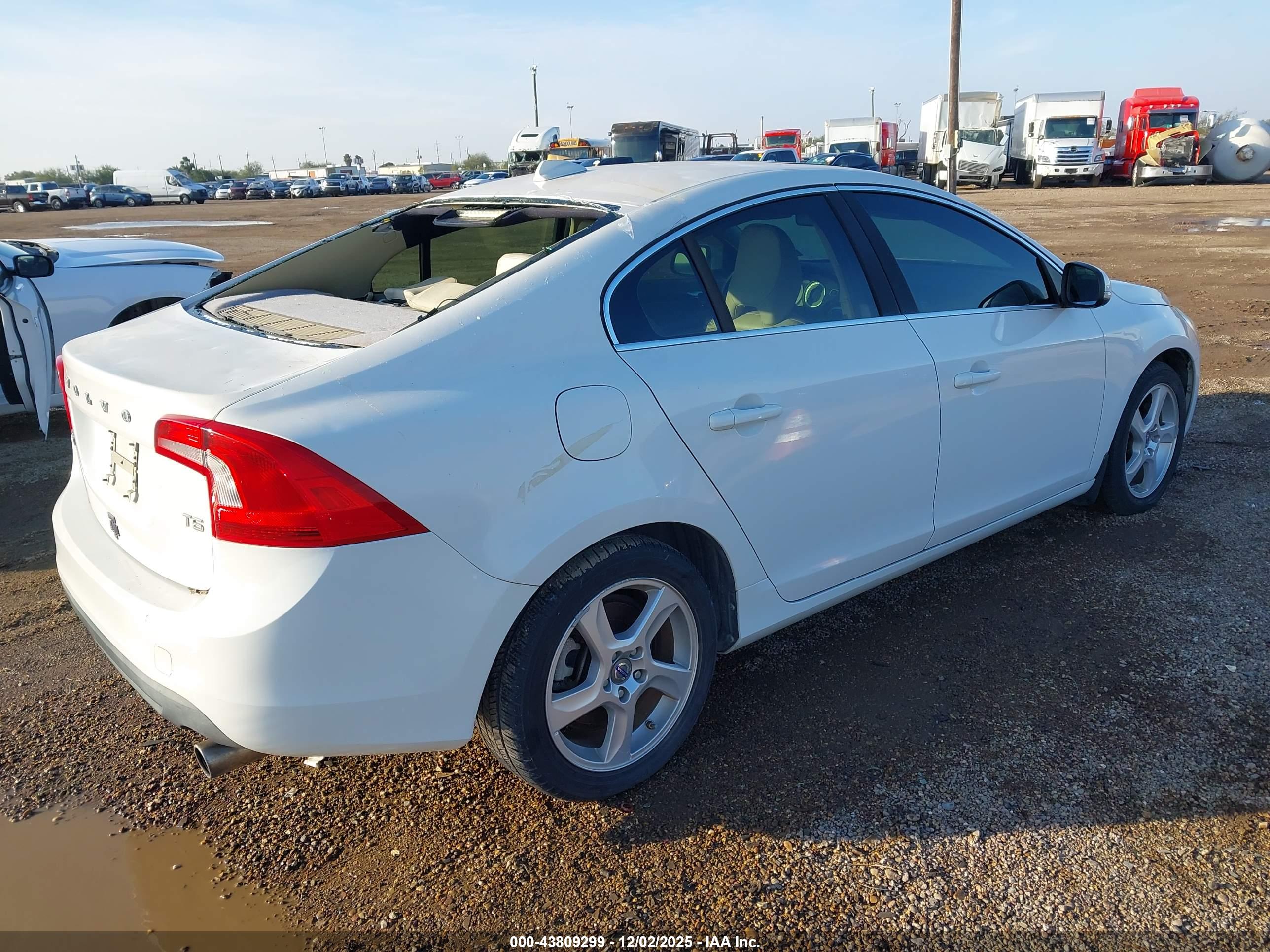 VOLVO S60 image 4