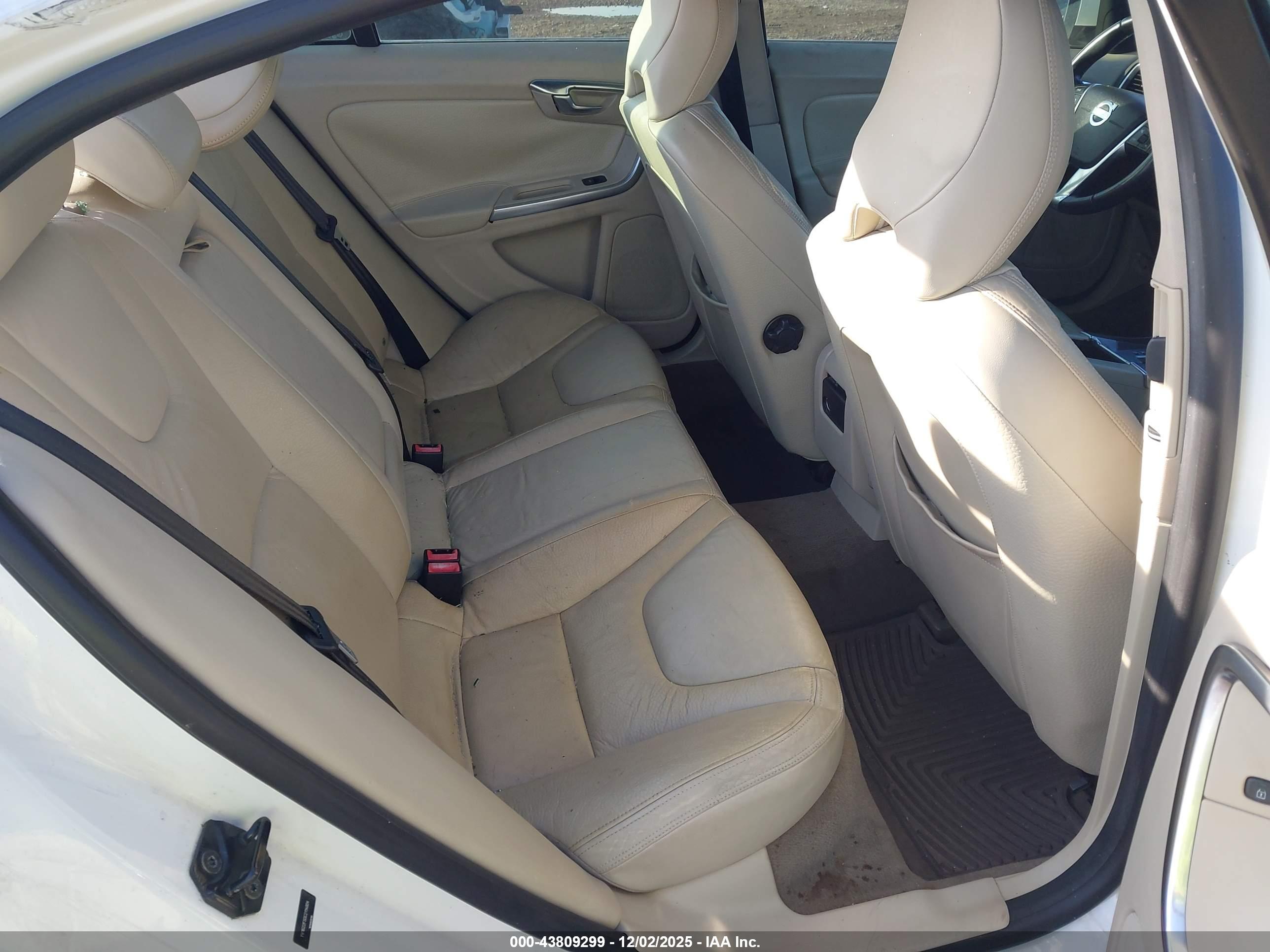 VOLVO S60 image 8